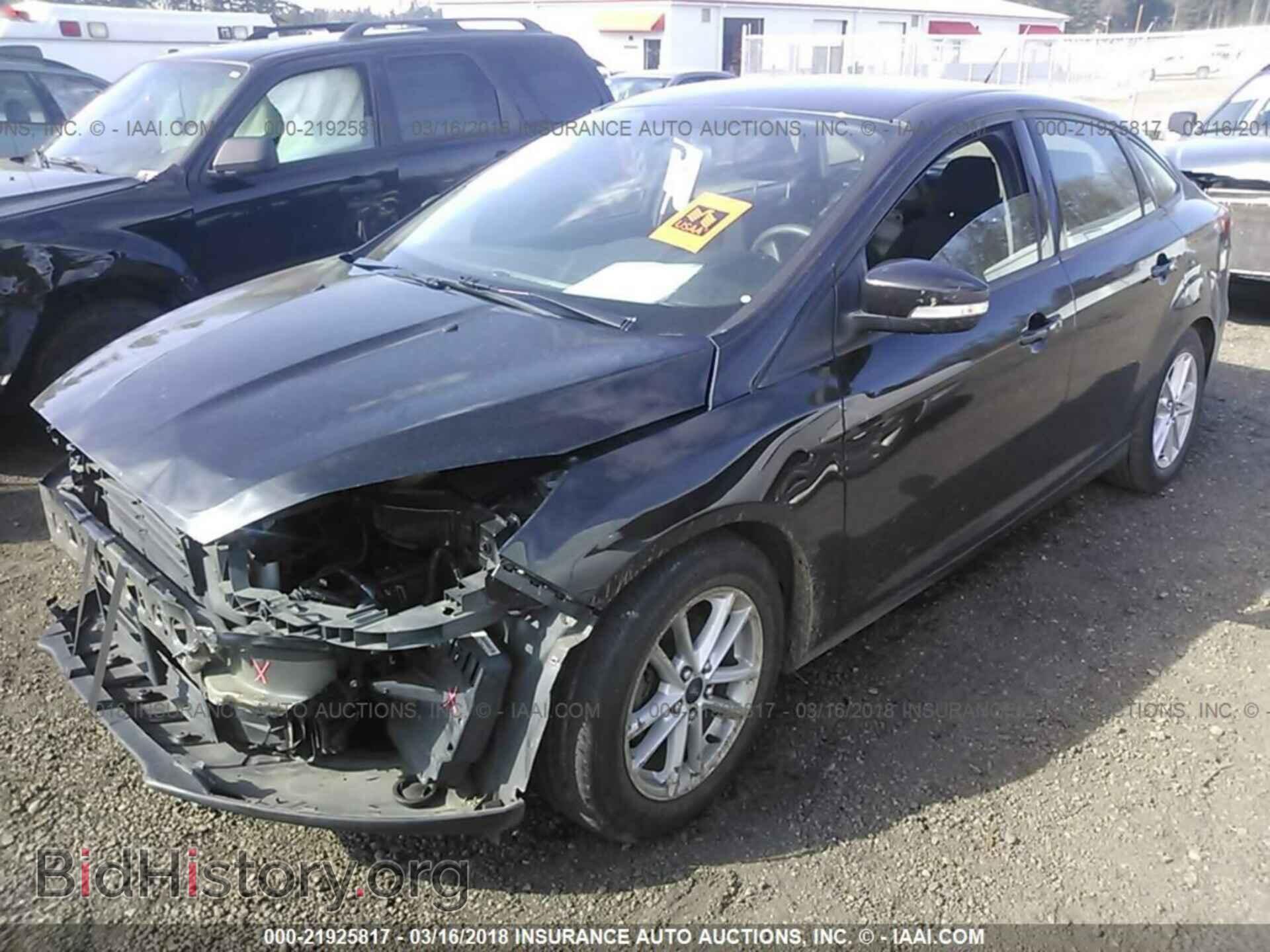 2015 Ford Focus - VIN: 1FADP3F25FL262214 - Photo 2