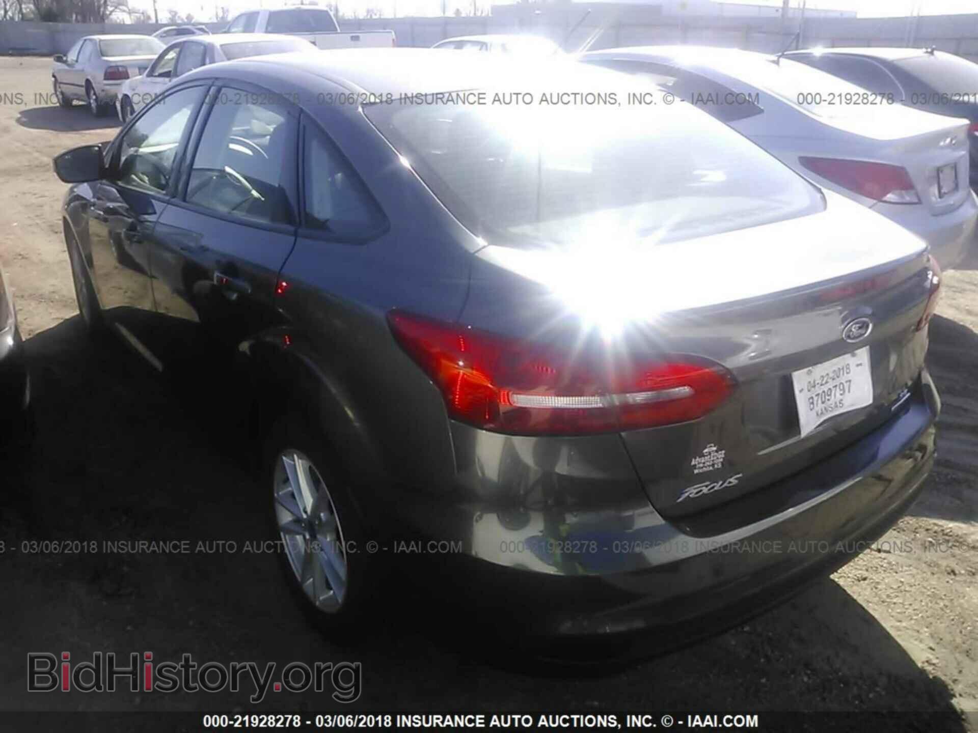 2016 Ford Focus - VIN: 1FADP3F23GL255277 - Фото 3