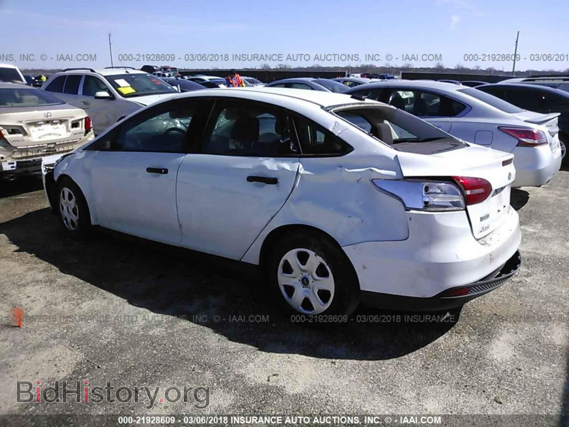 2015 Ford Focus - VIN: 1FADP3E27FL368424 - Photo 3
