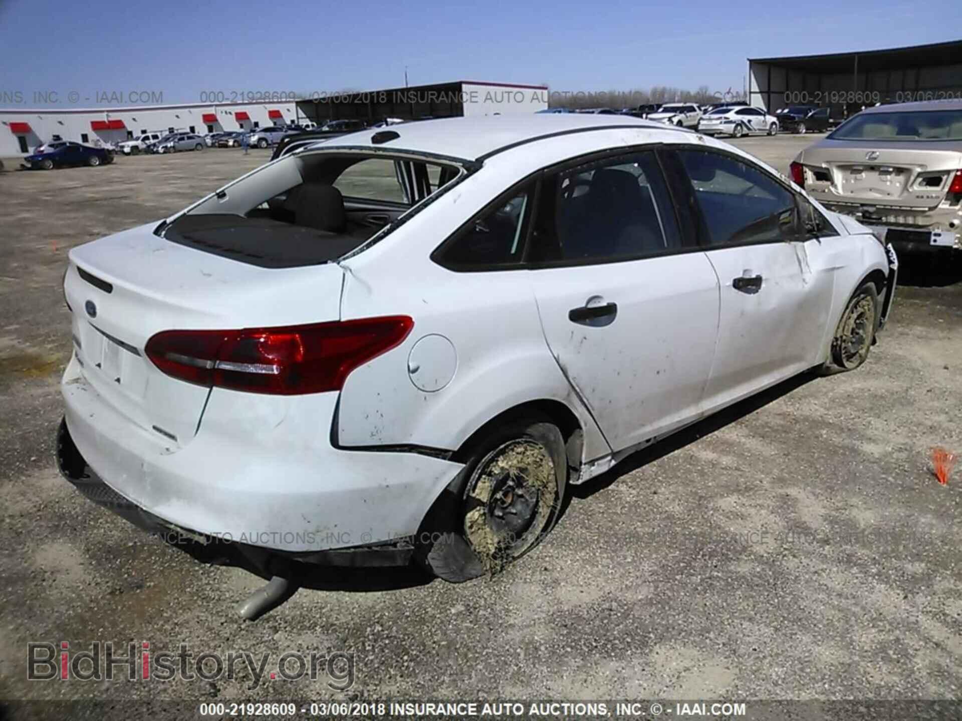 2015 Ford Focus - VIN: 1FADP3E27FL368424 - Photo 4