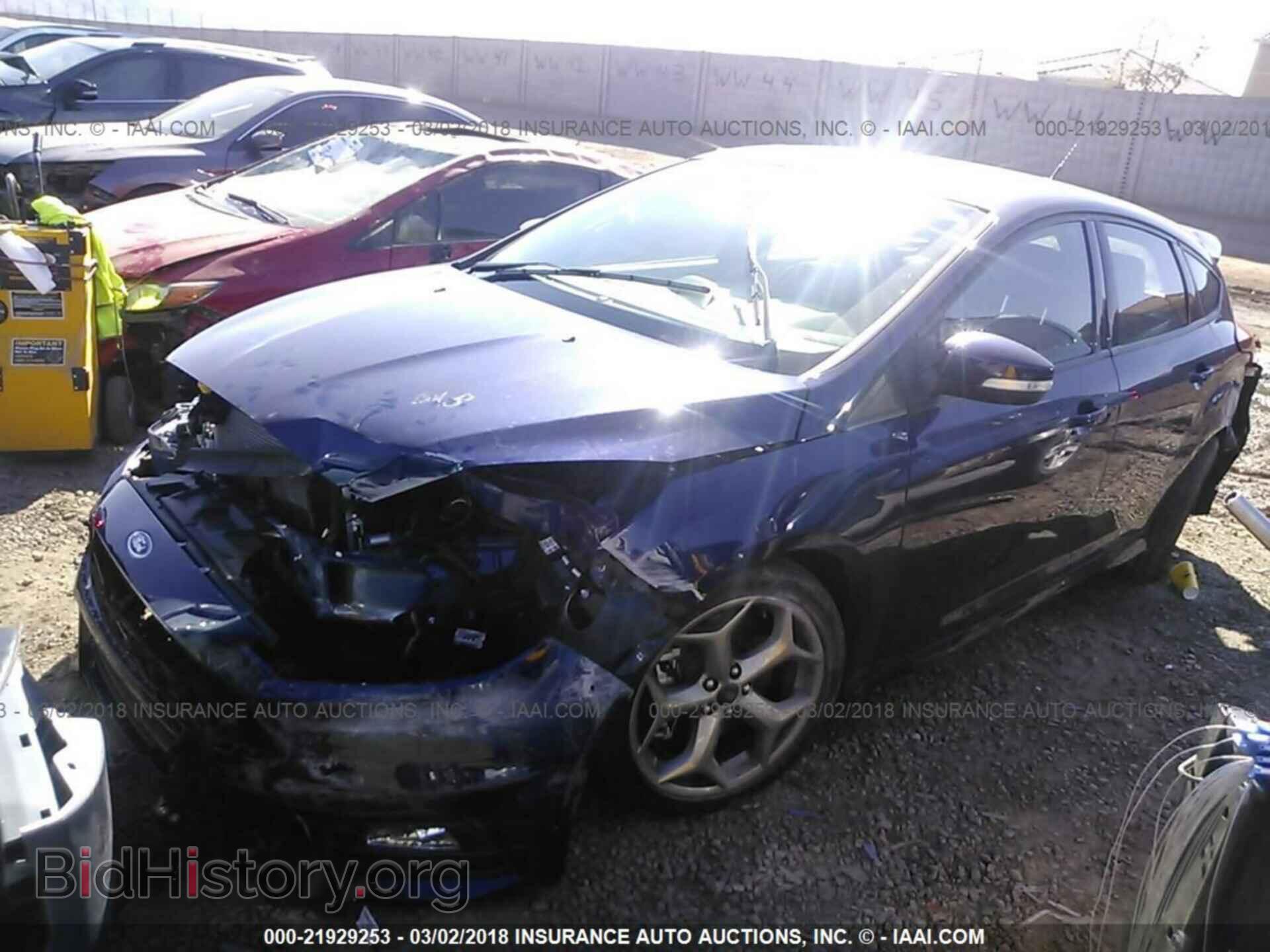 2017 Ford Focus - VIN: 1FADP3L9XHL310391 - Photo 2