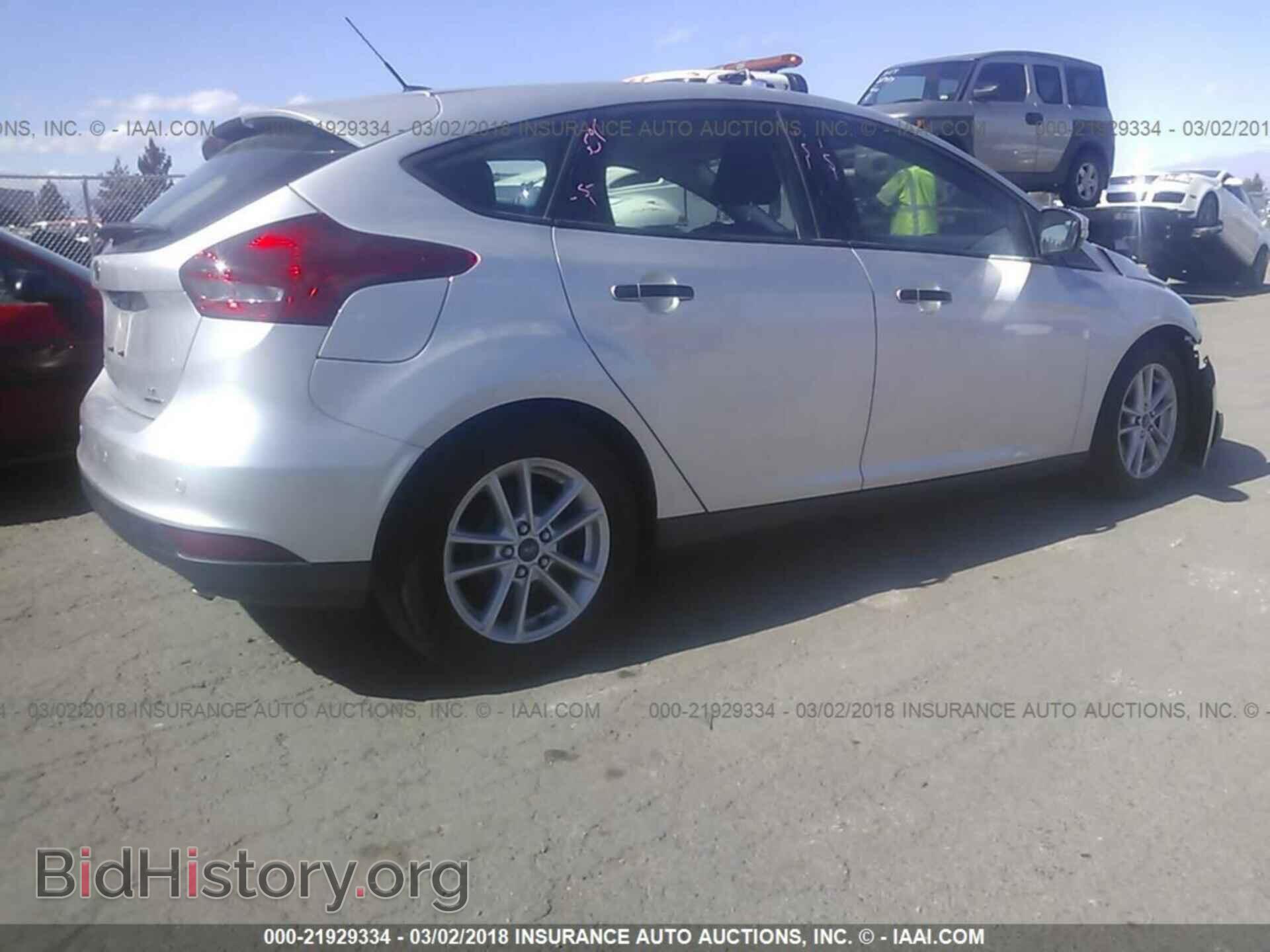 2015 Ford Focus - VIN: 1FADP3K20FL314113 - Photo 4