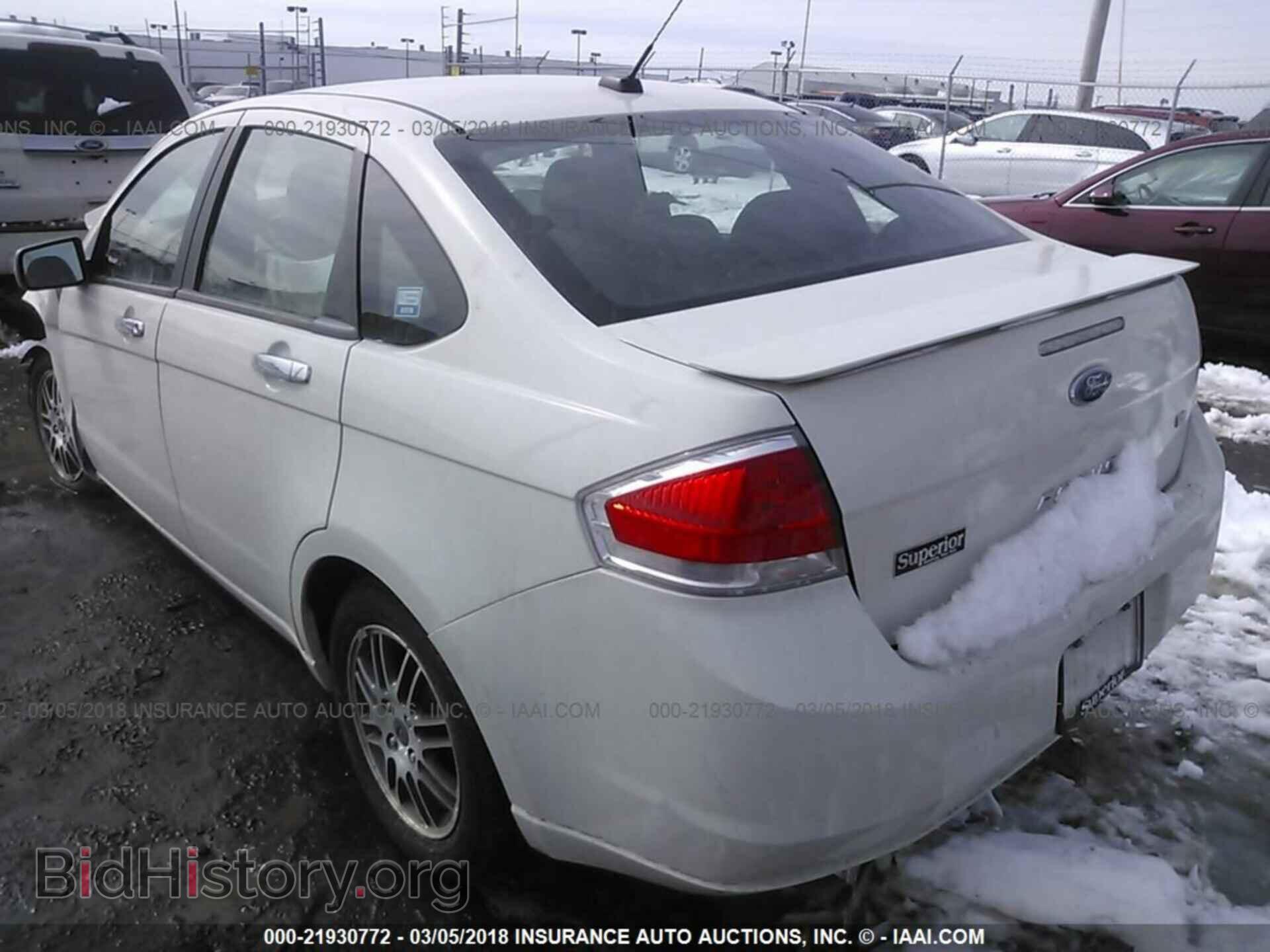 2011 Ford Focus - VIN: 1FAHP3FN2BW137594 - Фото 3