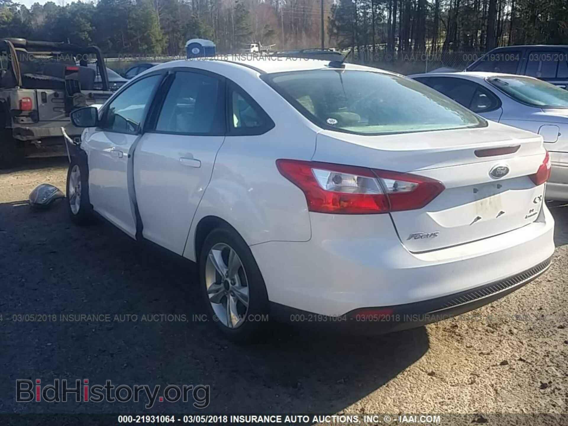 2014 Ford Focus - VIN: 1FADP3F2XEL387157 - Photo 3