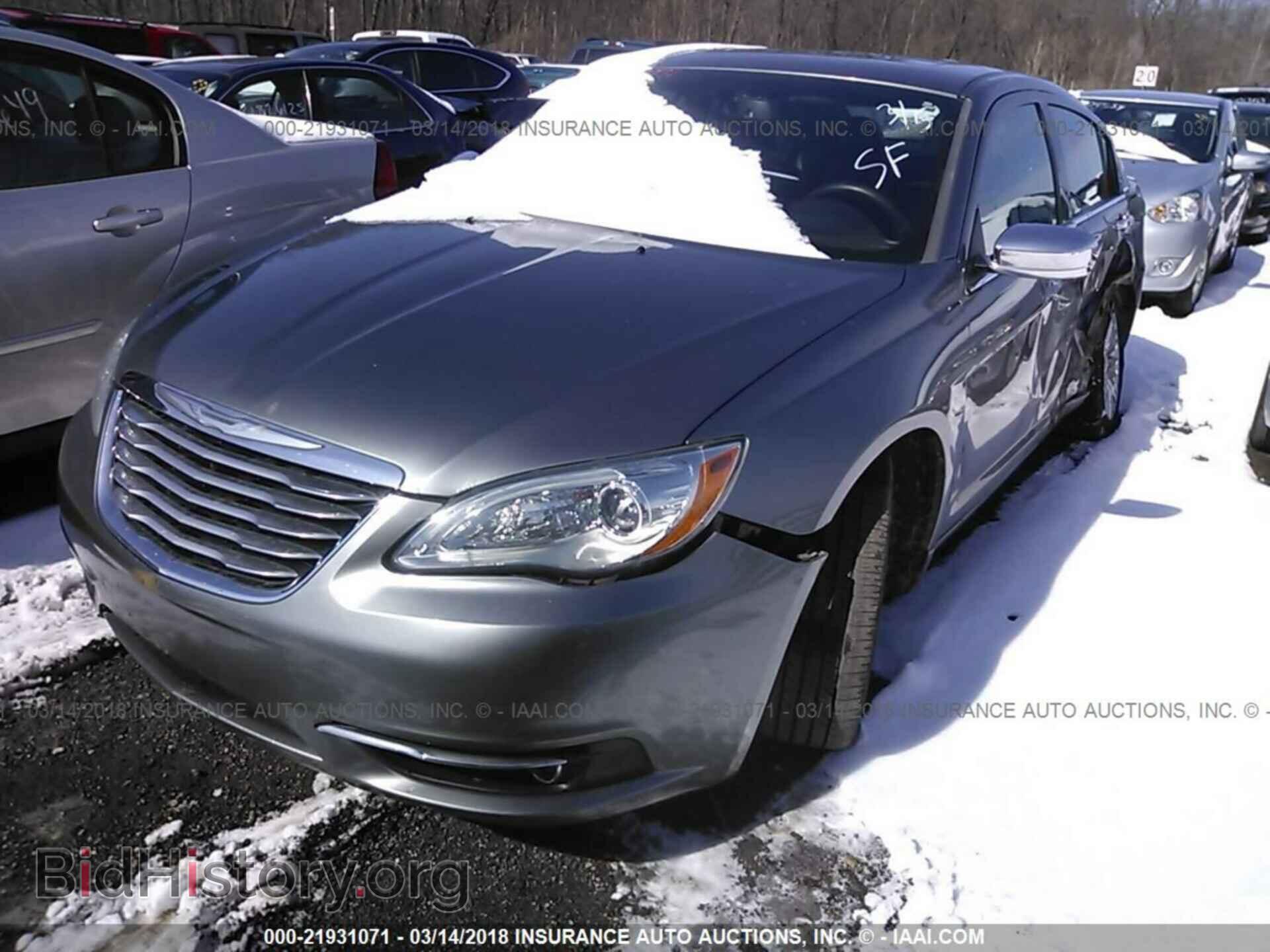 2011 Chrysler 200 - VIN: 1C3BC2FB2BN581337 - Фото 2