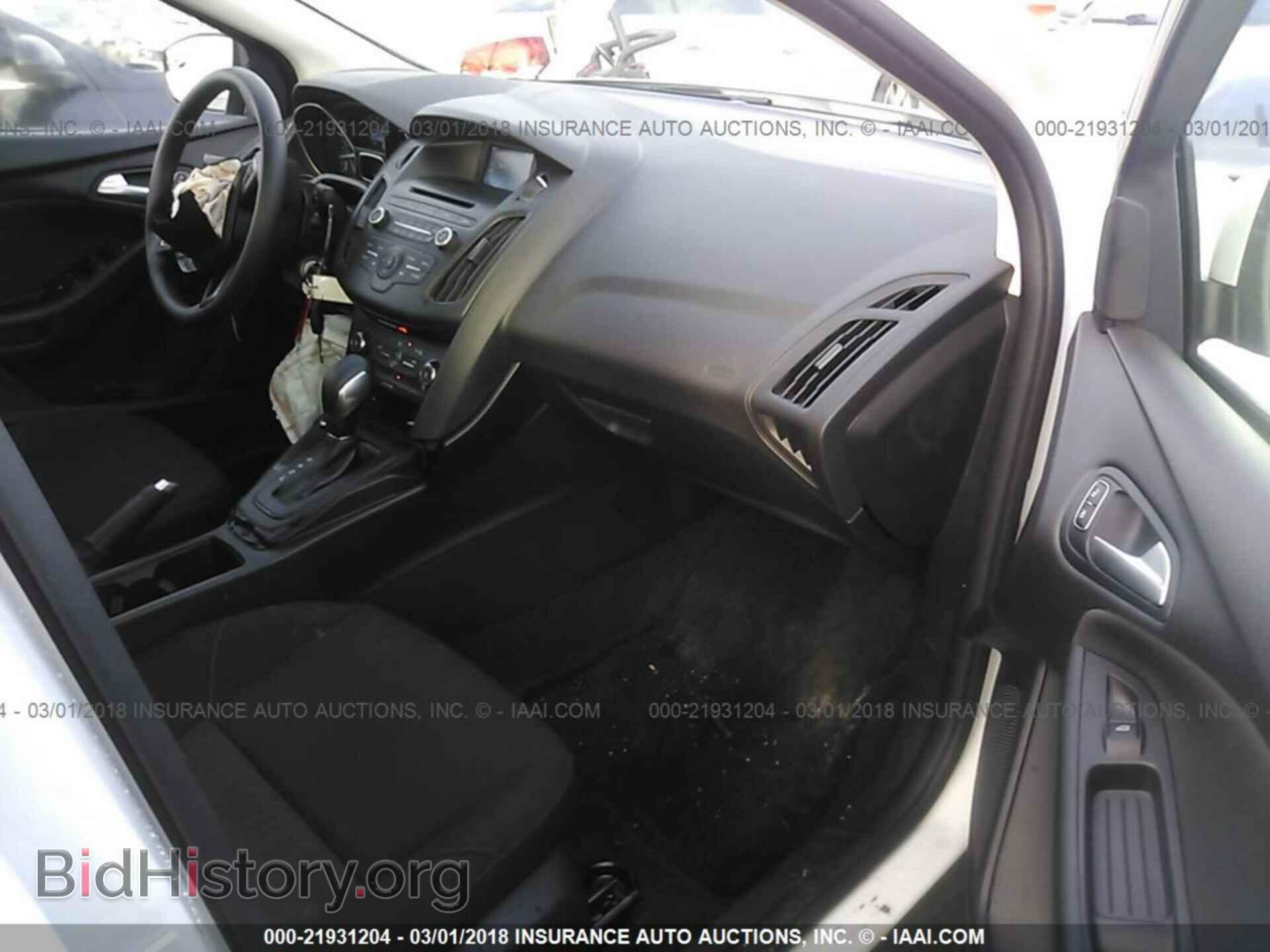 2017 Ford Focus - VIN: 1FADP3F24HL346639 - Photo 5
