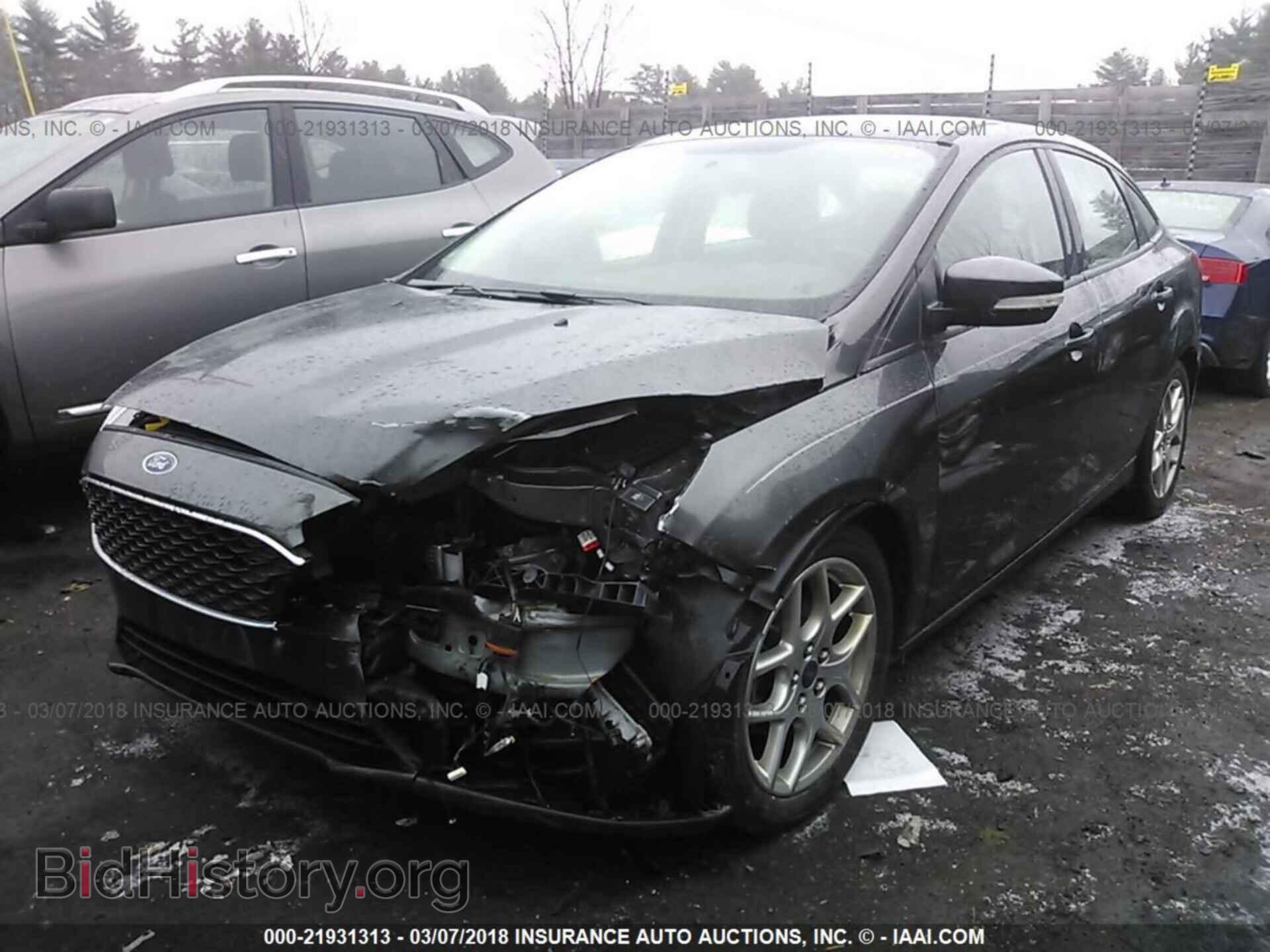 2015 Ford Focus - VIN: 1FADP3F22FL319405 - Photo 2