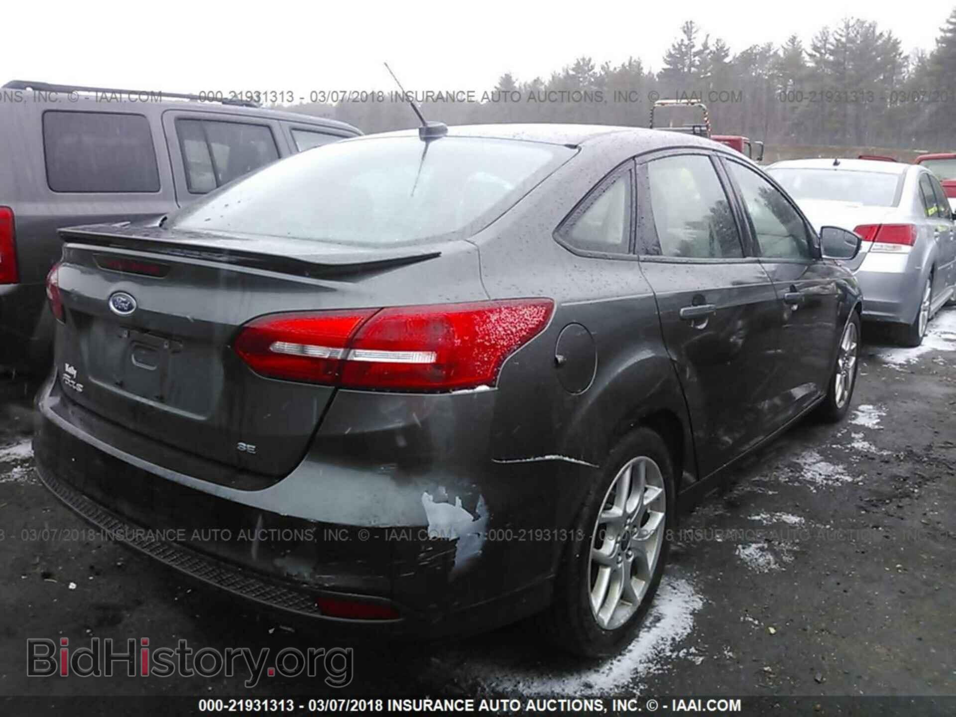 2015 Ford Focus - VIN: 1FADP3F22FL319405 - Photo 4