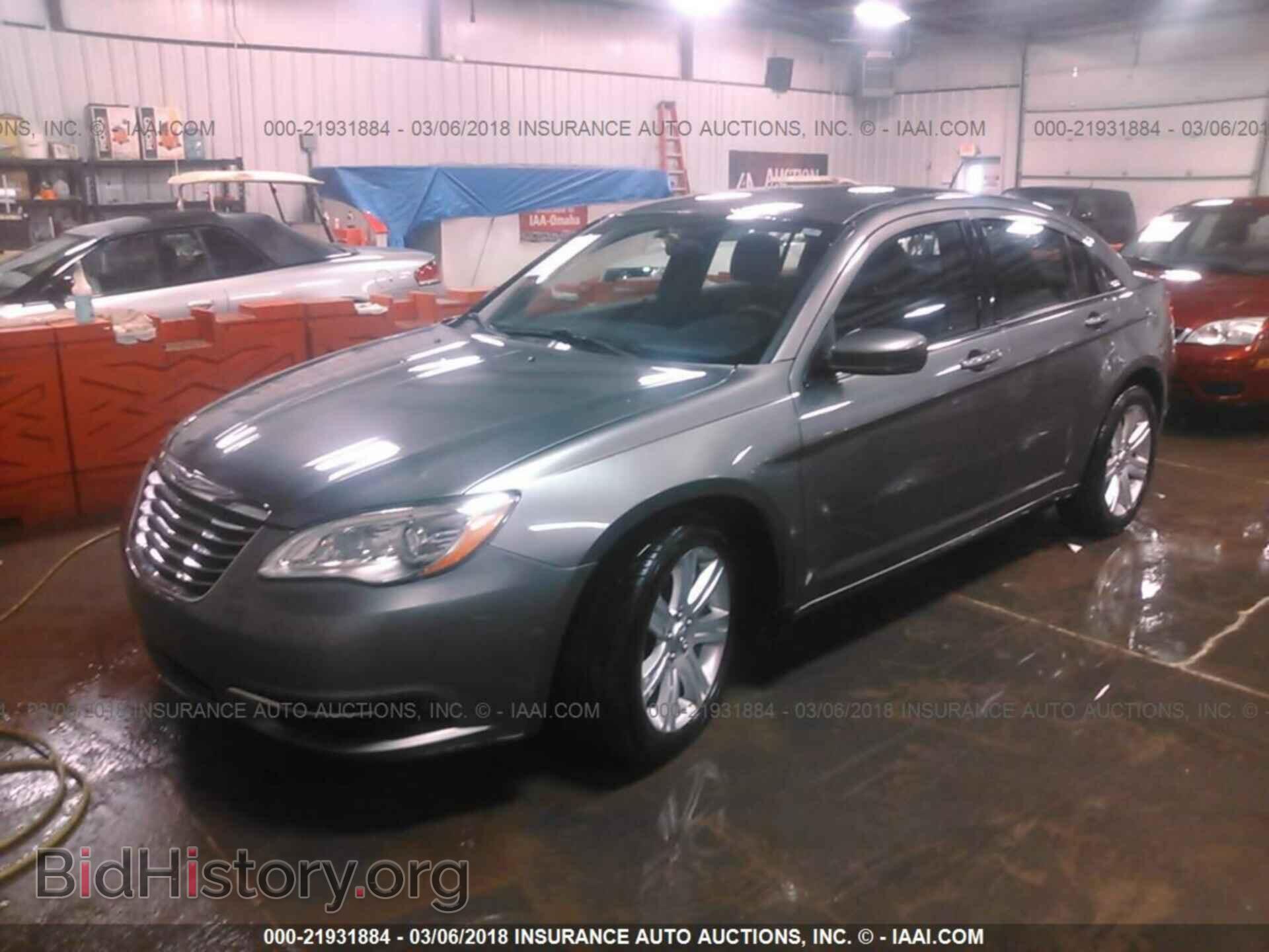 2013 Chrysler 200 - VIN: 1C3CCBAB9DN762286 - Photo 2