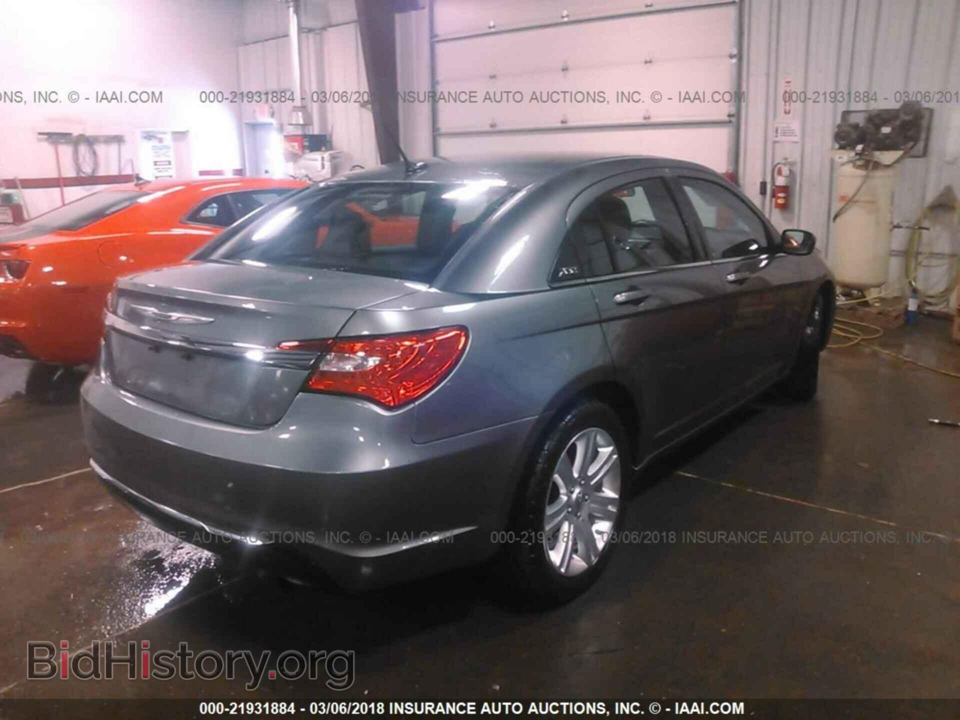 2013 Chrysler 200 - VIN: 1C3CCBAB9DN762286 - Photo 4
