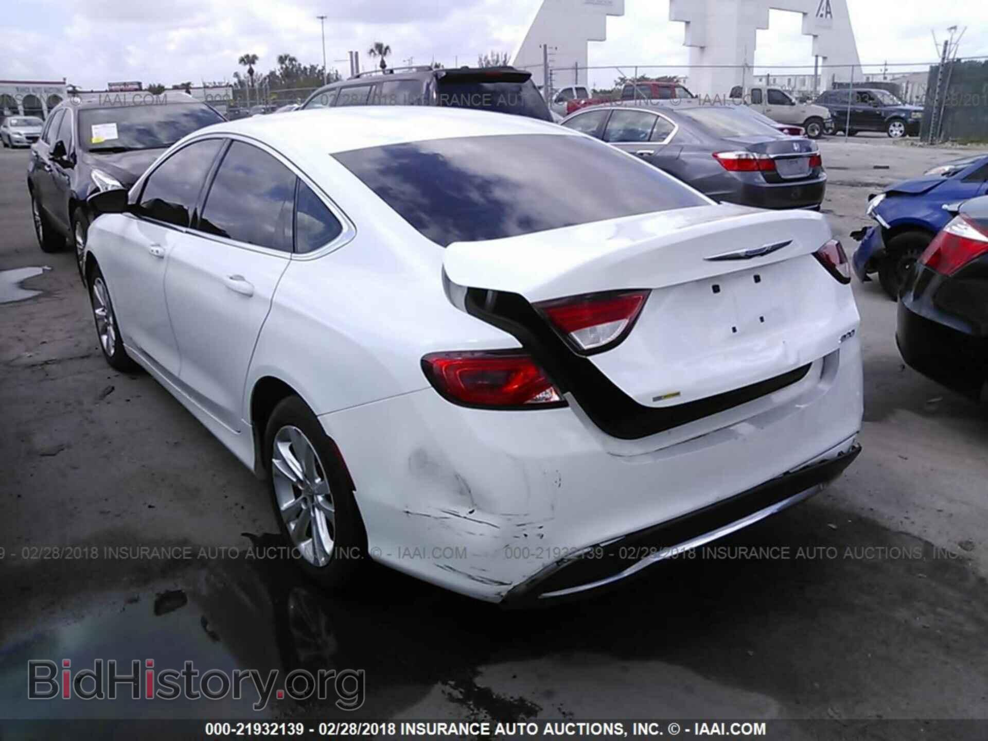 2015 Chrysler 200 - VIN: 1C3CCCAB4FN580116 - Photo 3