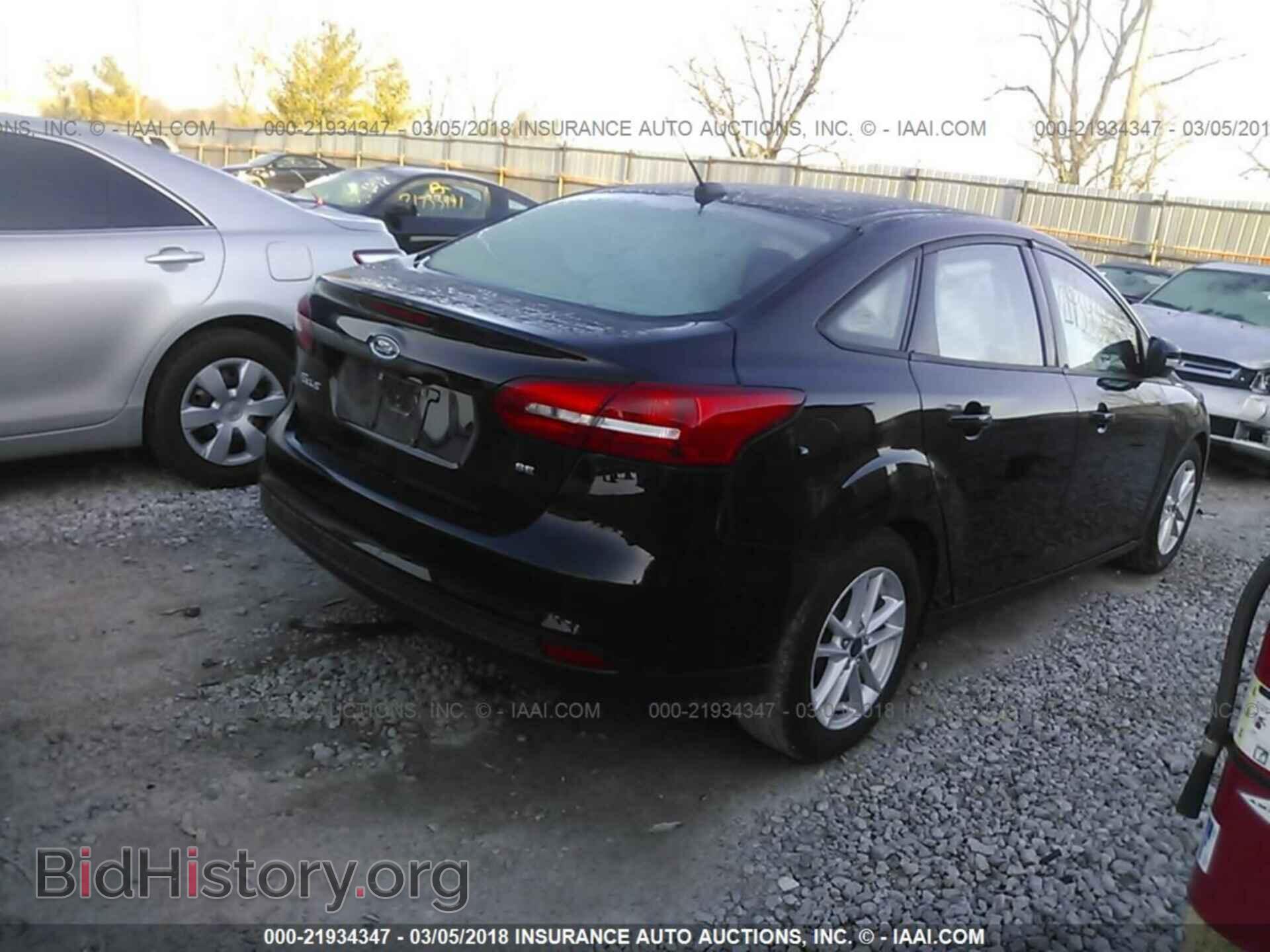 2016 Ford Focus - VIN: 1FADP3F29GL280829 - Photo 4