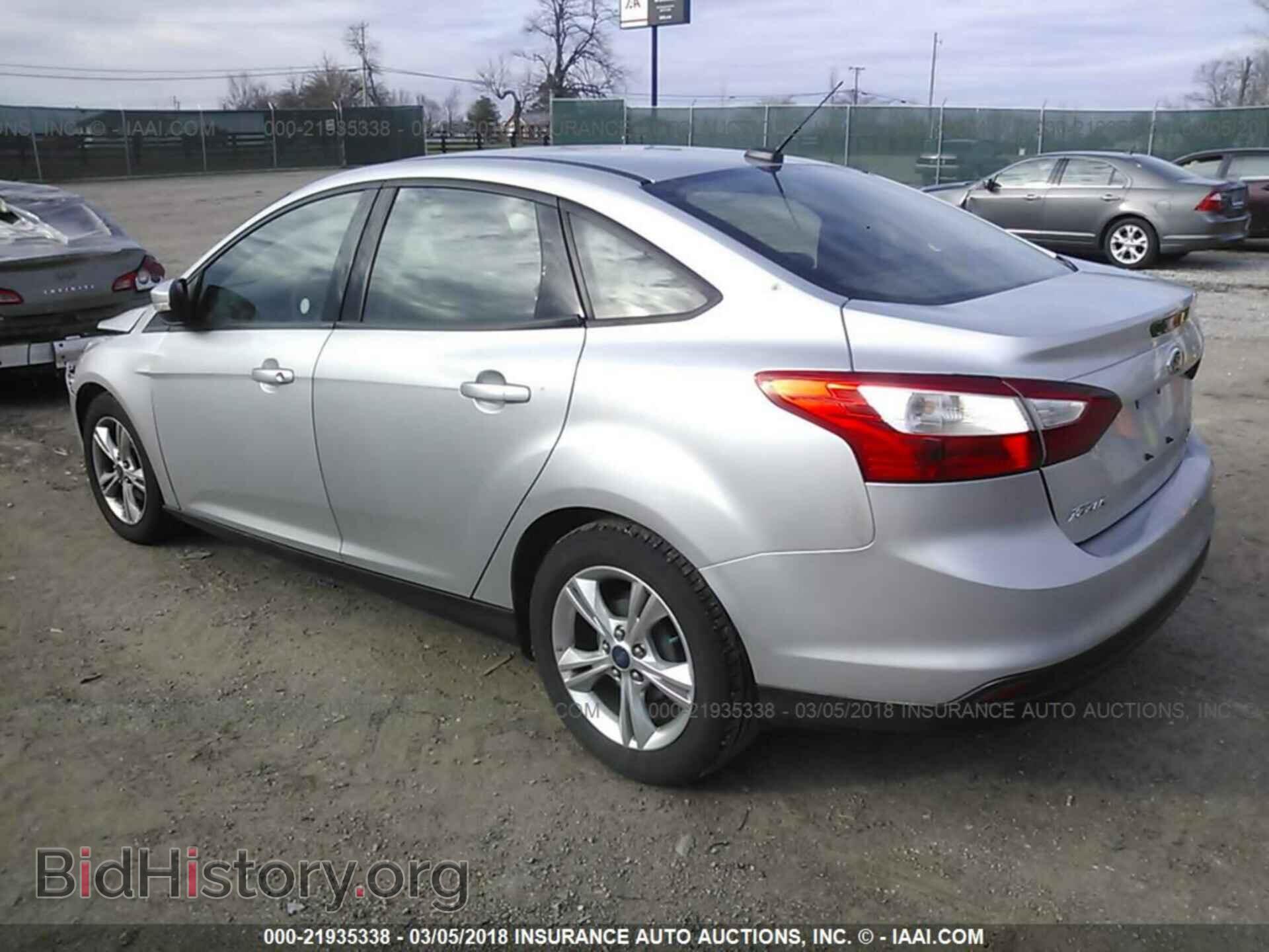 2014 Ford Focus - VIN: 1FADP3F2XEL145825 - Photo 3