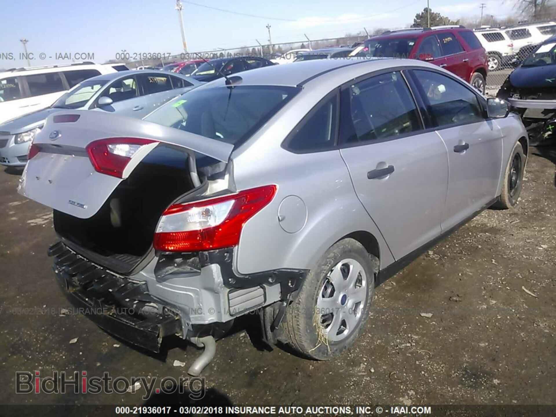 2014 Ford Focus - VIN: 1FADP3E25EL310682 - Photo 4