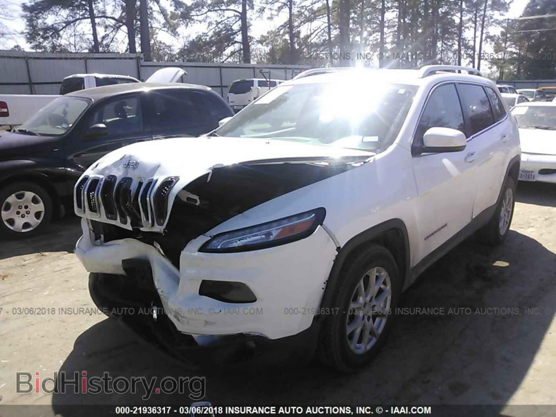 2017 Jeep Cherokee - VIN: 1C4PJLCB7HD219052 - Photo 2