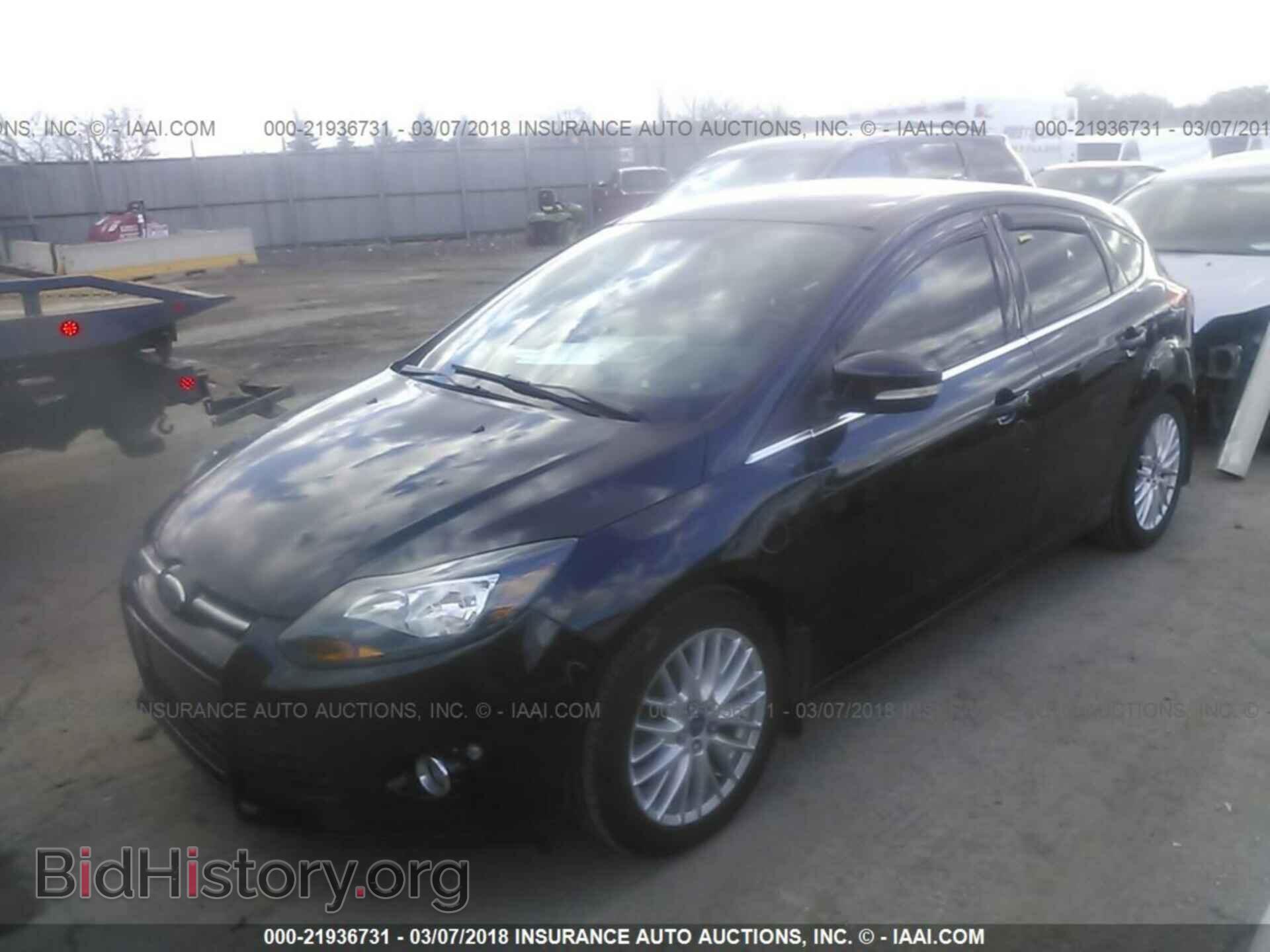 2013 Ford Focus - VIN: 1FADP3N23DL136402 - Photo 2