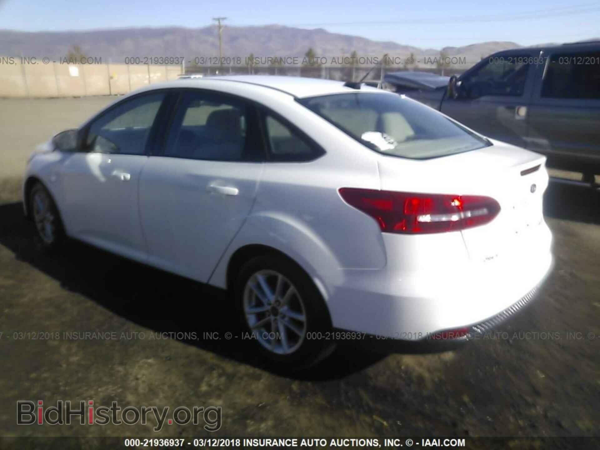 2015 Ford Focus - VIN: 1FADP3F2XFL316946 - Фото 3