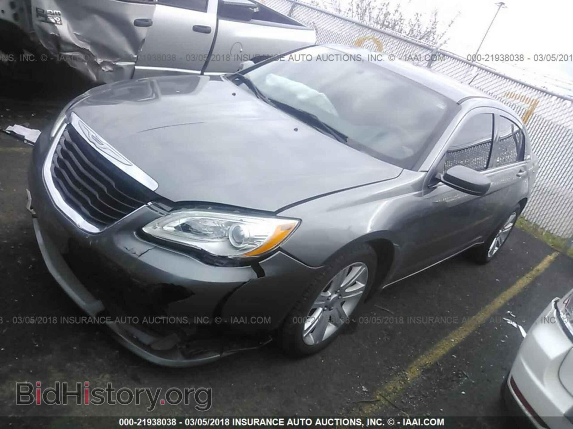 2013 Chrysler 200 - VIN: 1C3CCBBB8DN734459 - Фото 2