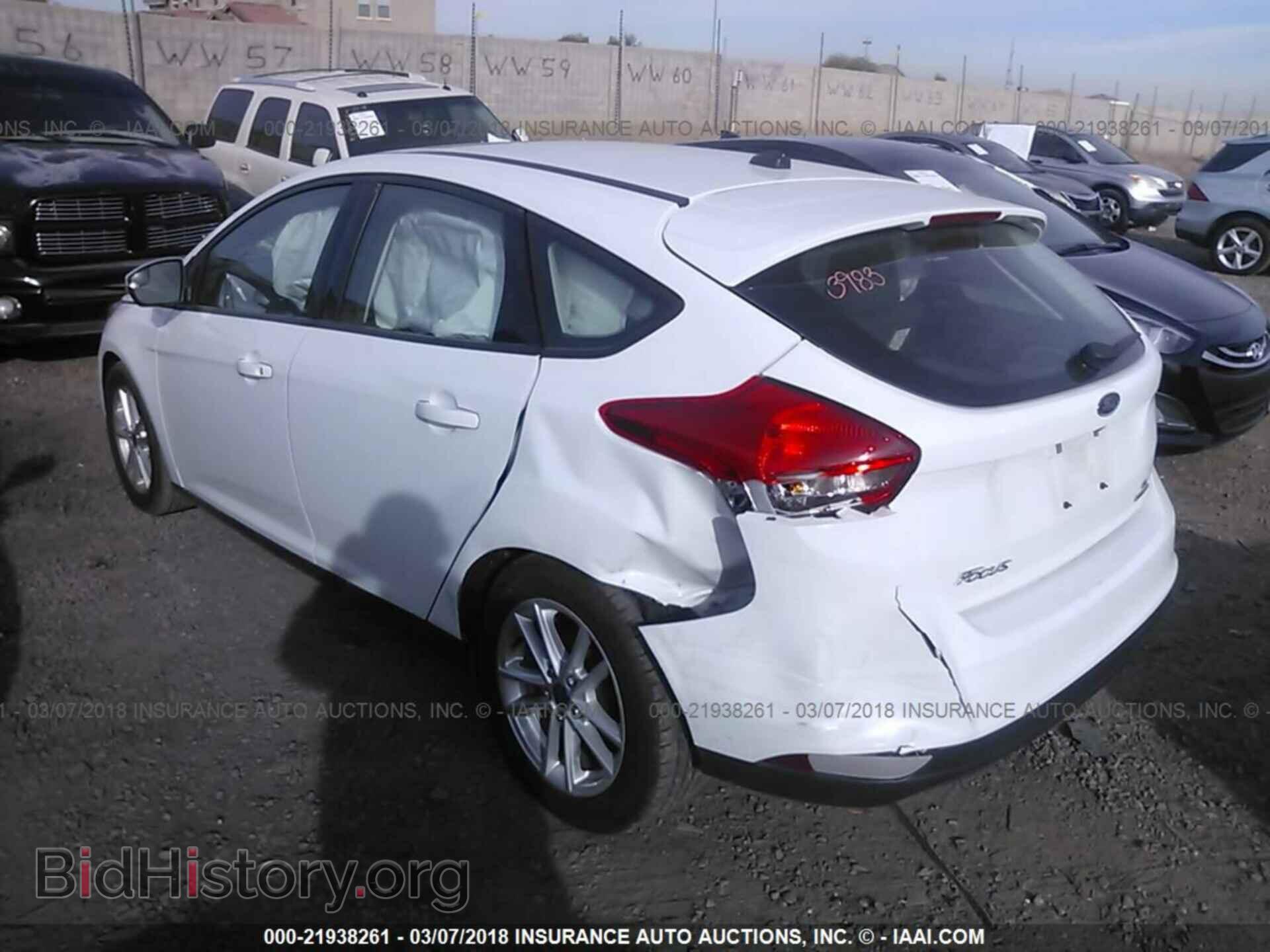 2016 Ford Focus - VIN: 1FADP3K23GL263983 - Фото 3
