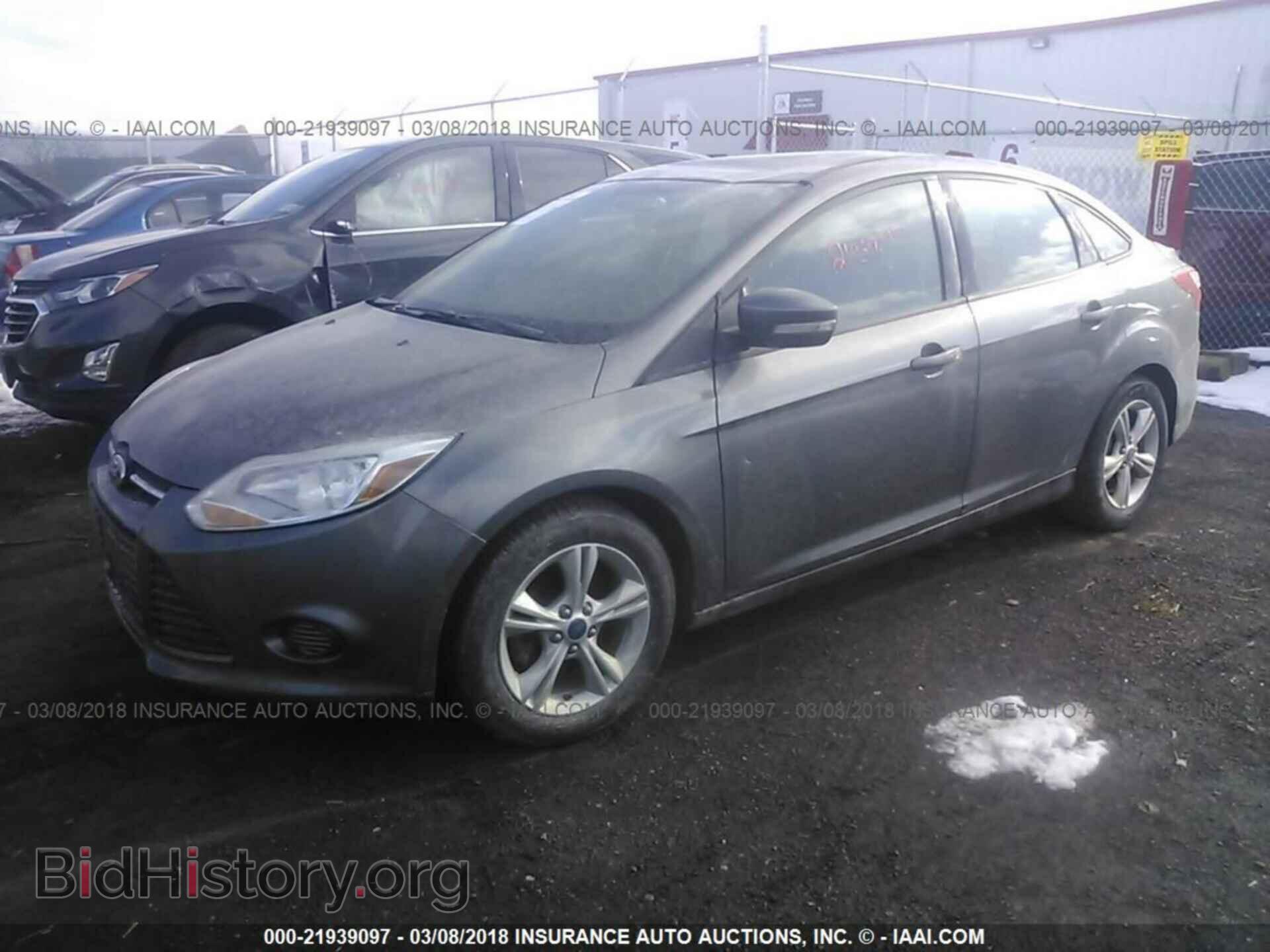 2014 Ford Focus - VIN: 1FADP3F2XEL423977 - Фото 2