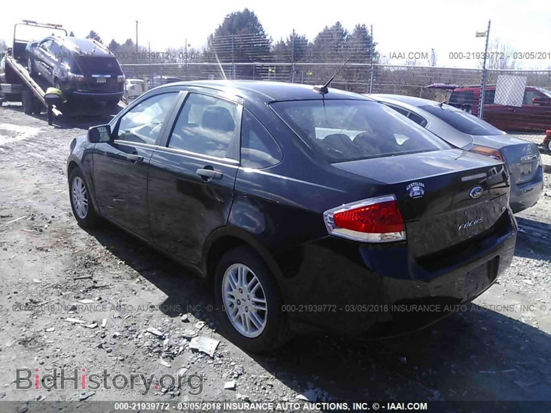 2011 Ford Focus - VIN: 1FAHP3FN3BW100618 - Фото 3