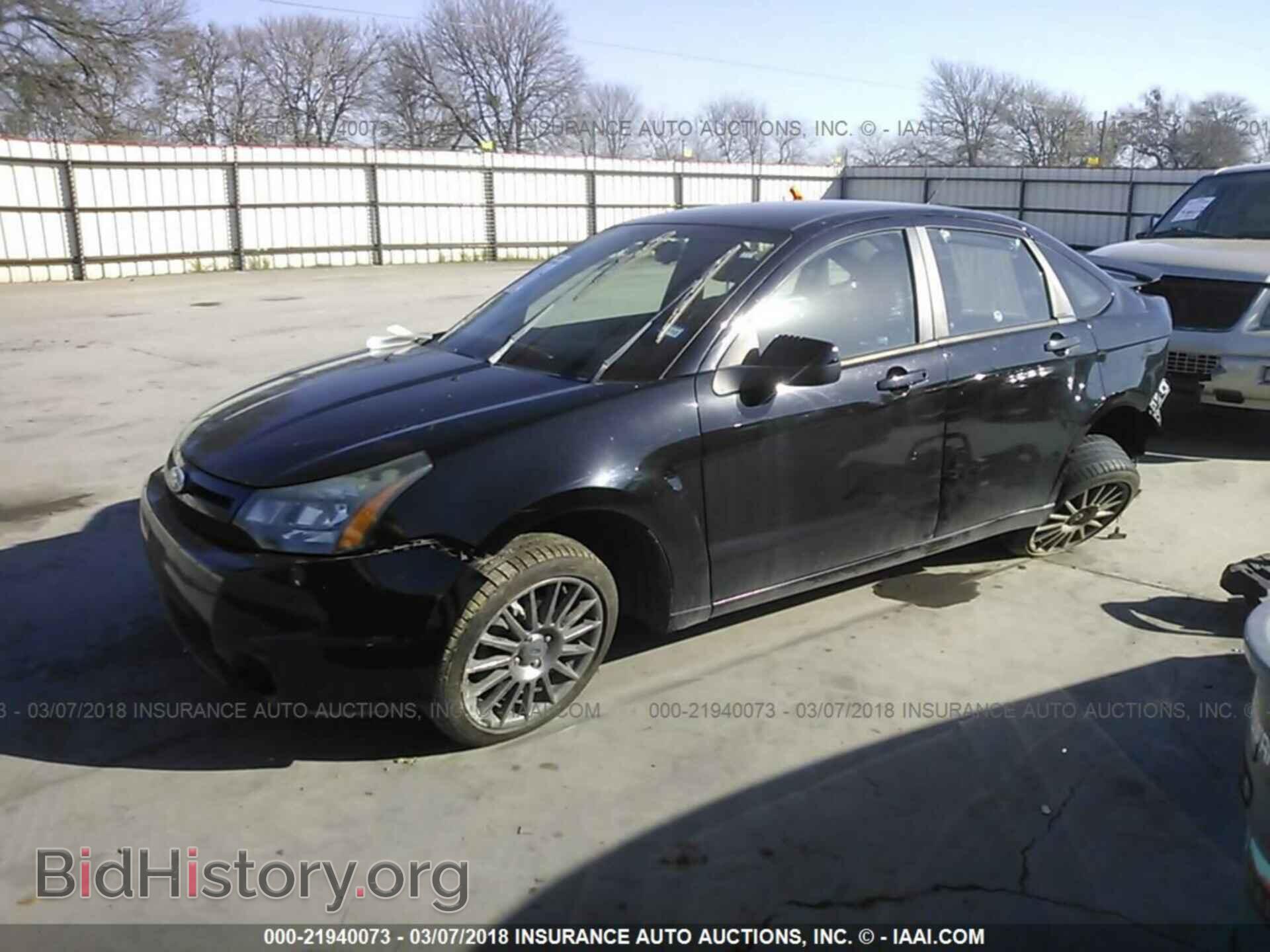 2011 Ford Focus - VIN: 1FAHP3GN1BW126665 - Фото 2