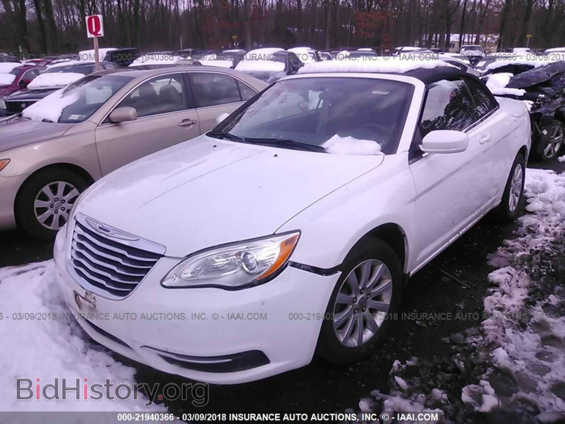 2011 Chrysler 200 - VIN: 1C3BC2EB2BN554933 - Photo 2