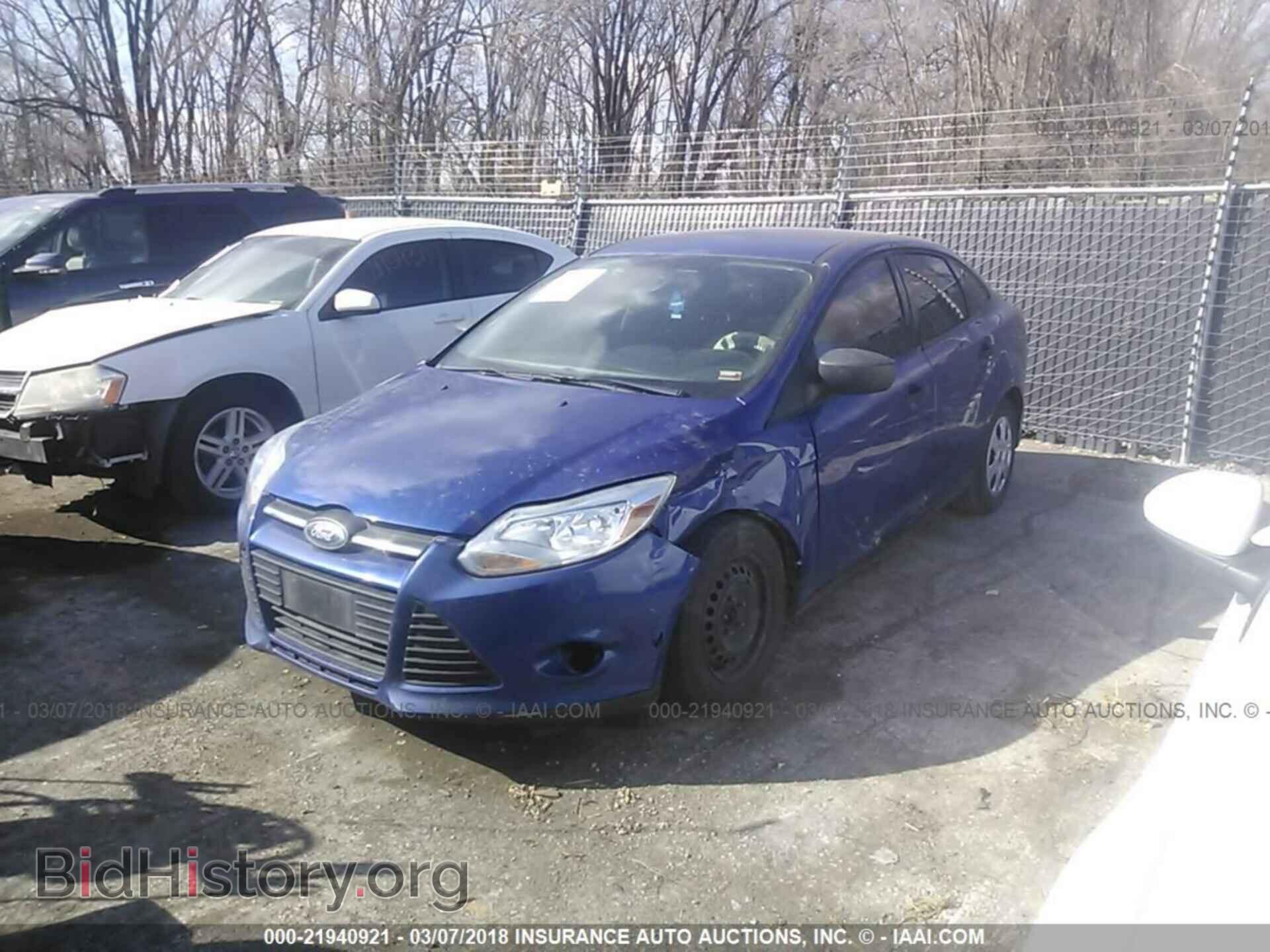 2012 Ford Focus - VIN: 1FAHP3E29CL476671 - Photo 2