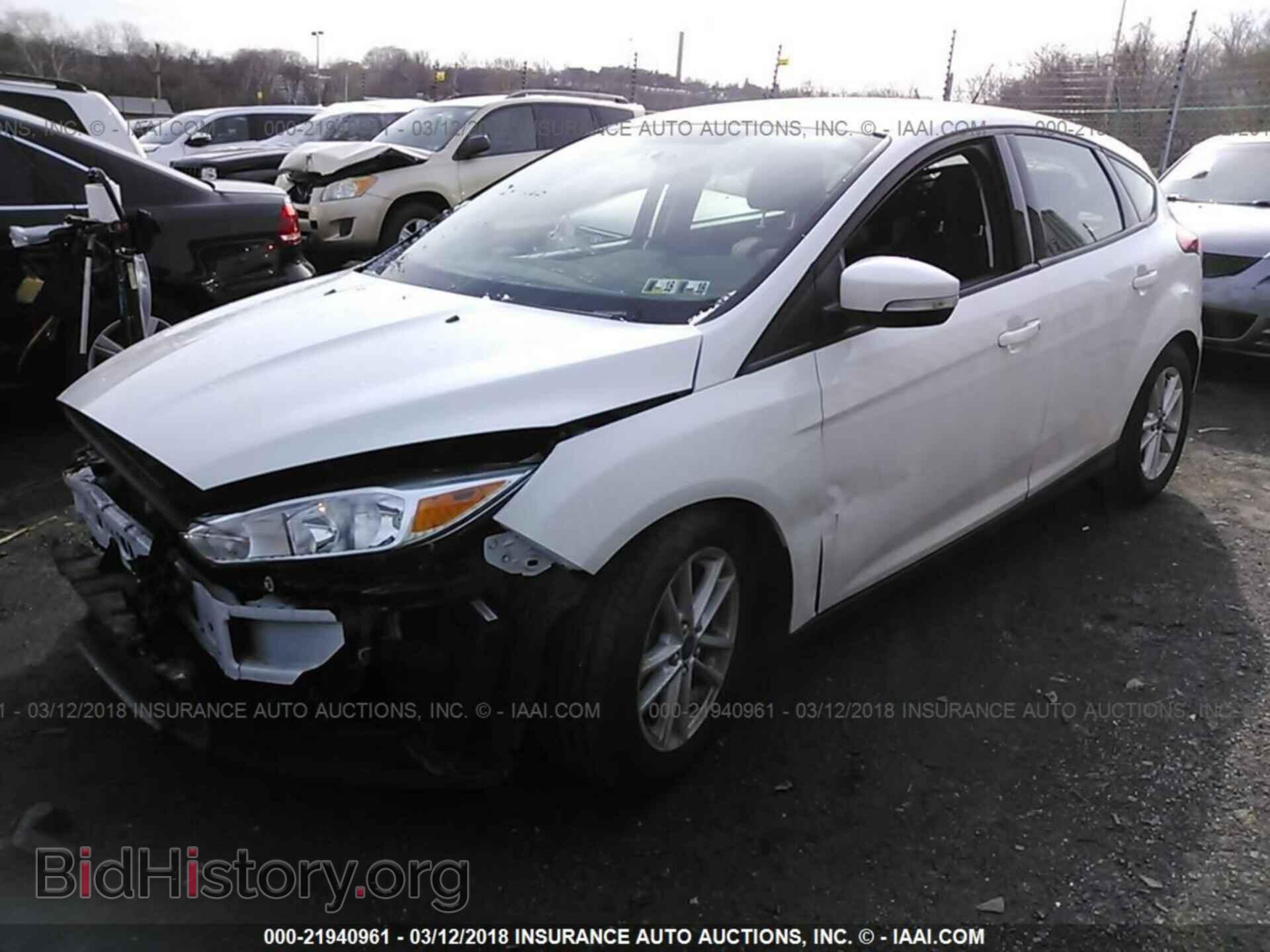 2016 Ford Focus - VIN: 1FADP3K28GL248606 - Photo 2