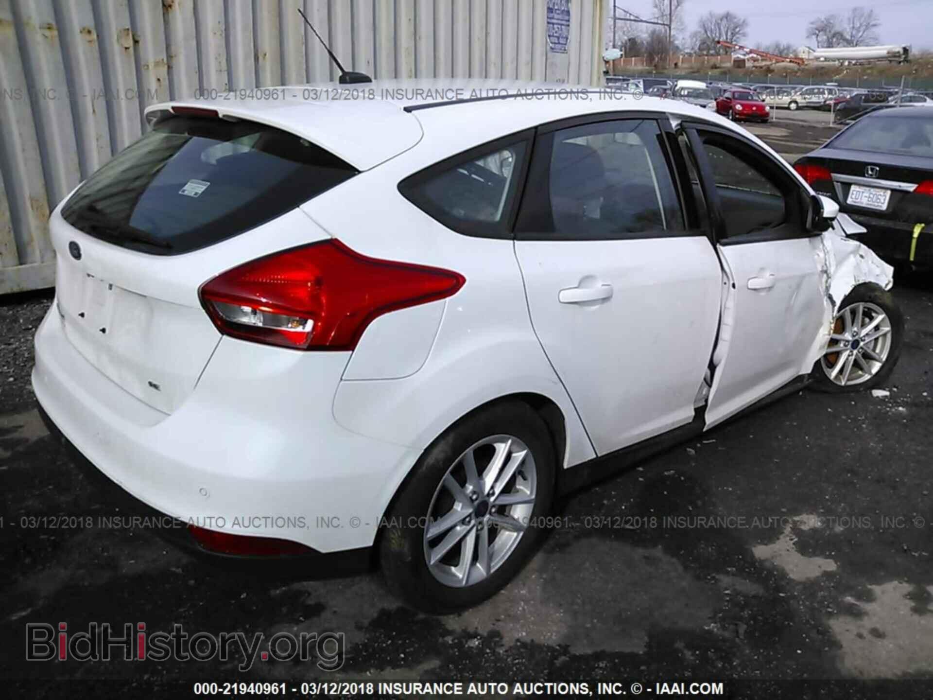 2016 Ford Focus - VIN: 1FADP3K28GL248606 - Photo 4