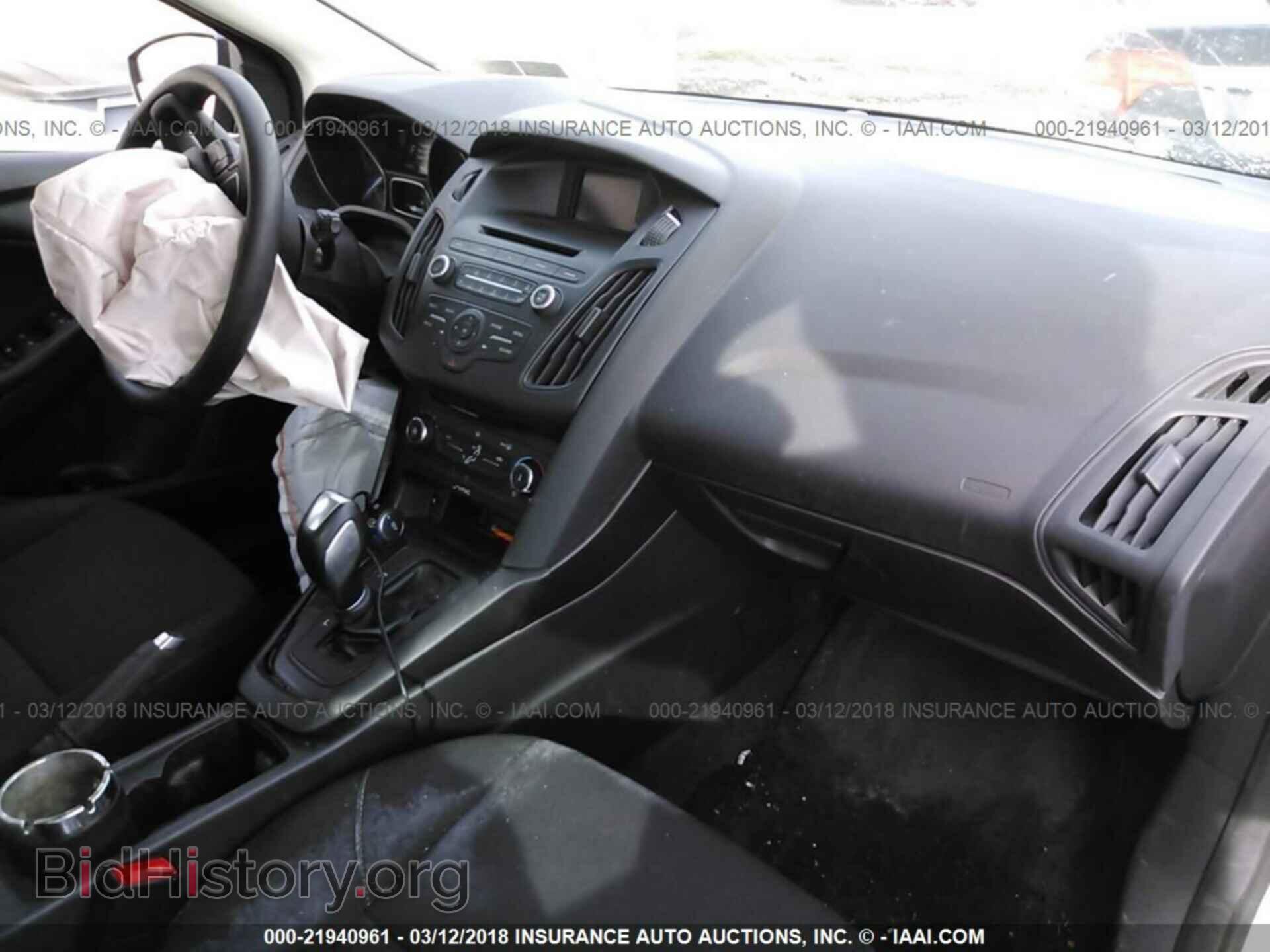 2016 Ford Focus - VIN: 1FADP3K28GL248606 - Photo 5