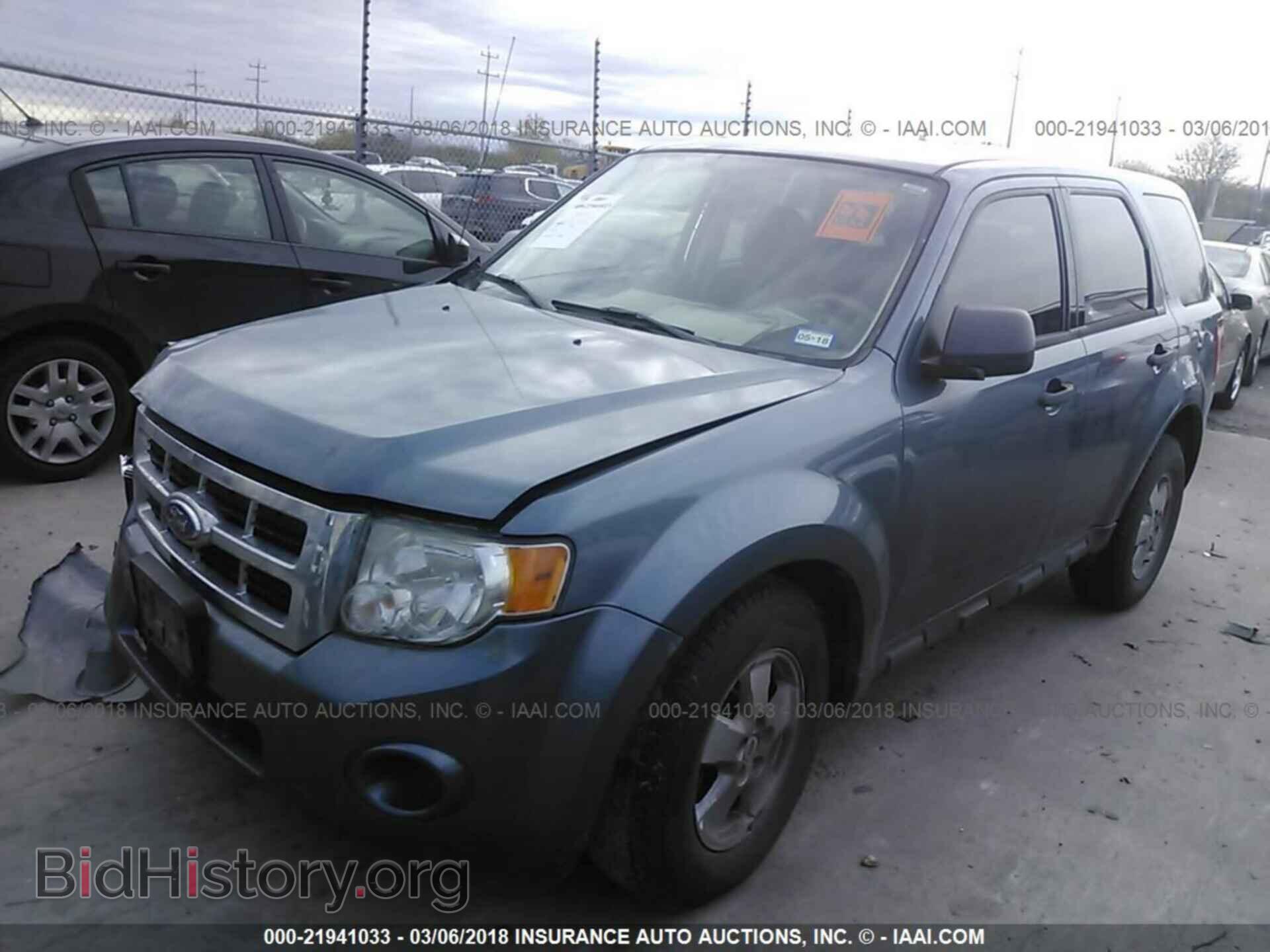2011 Ford Escape - VIN: 1FMCU0C76BKC10292 - Фото 2