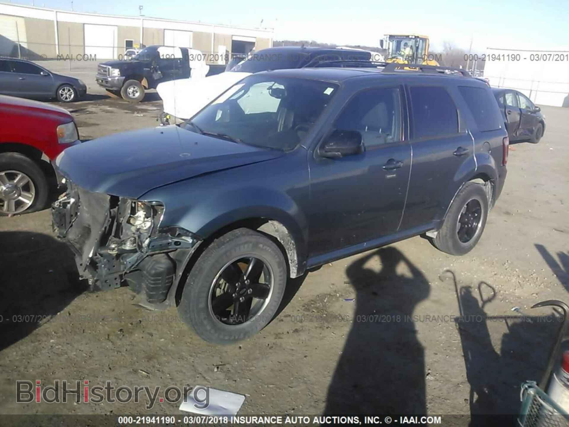 2011 Ford Escape - VIN: 1FMCU0D78BKB24044 - Фото 2