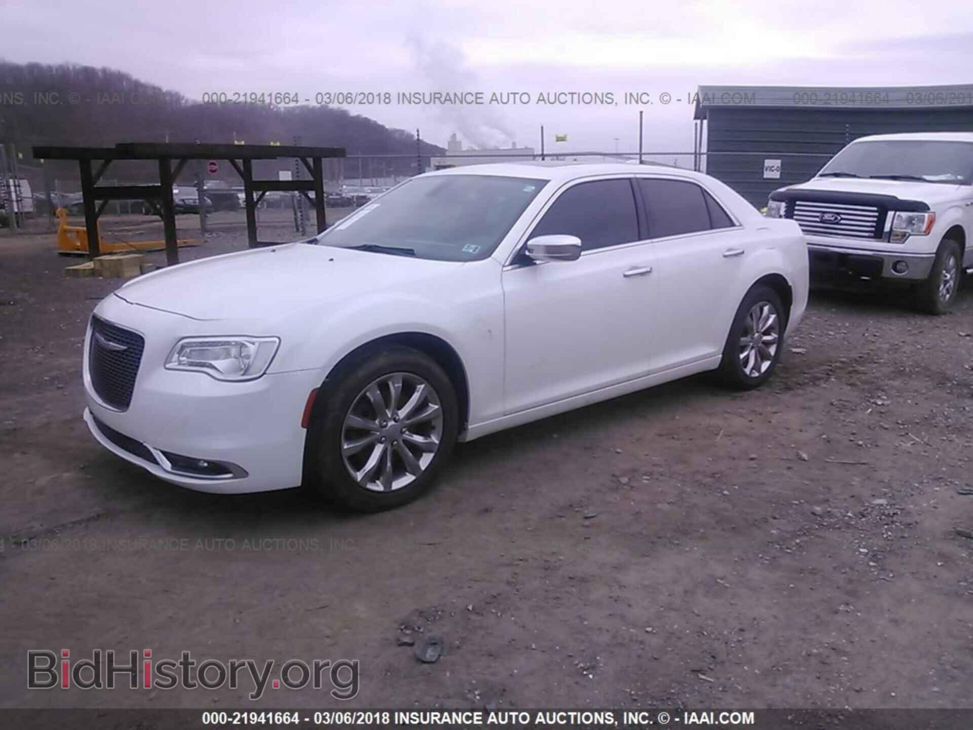 2016 Chrysler 300c - VIN: 2C3CCAKG1GH111476 - Фото 2