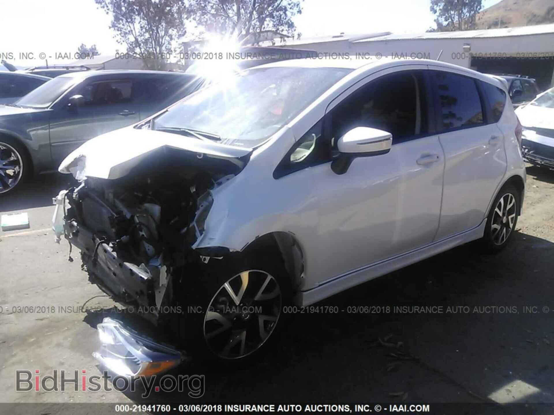 2016 Nissan Versa note - VIN: 3N1CE2CP2GL371275 - Фото 2