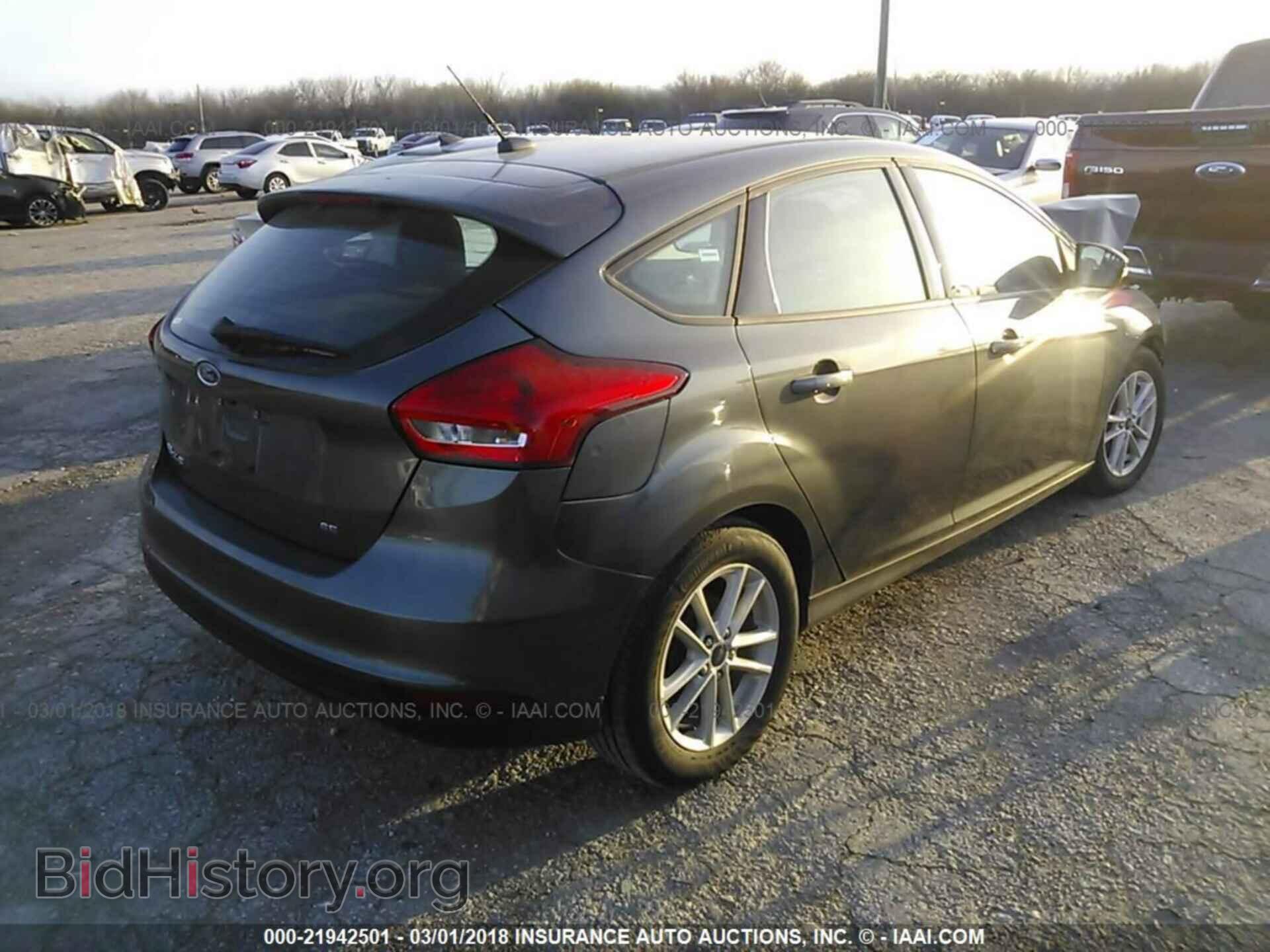 2017 Ford Focus - VIN: 1FADP3K24HL217760 - Photo 4