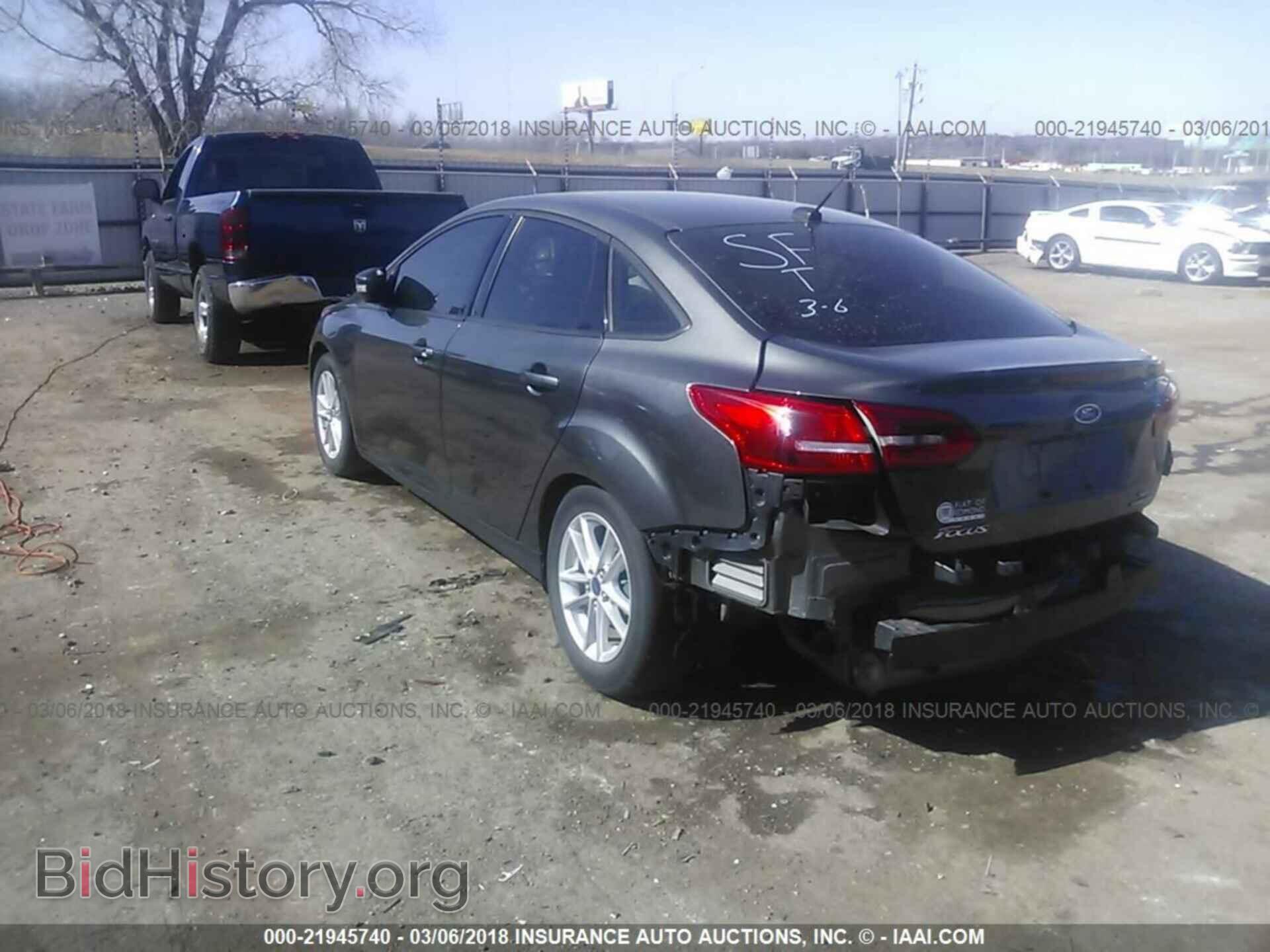 2015 Ford Focus - VIN: 1FADP3F27FL242563 - Photo 3