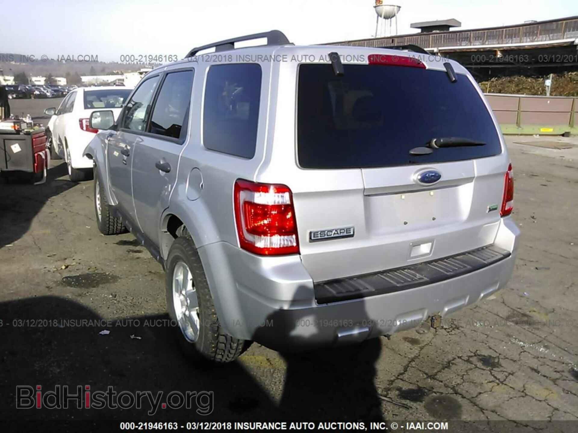 2011 Ford Escape - VIN: 1FMCU9DG3BKB25882 - Photo 3