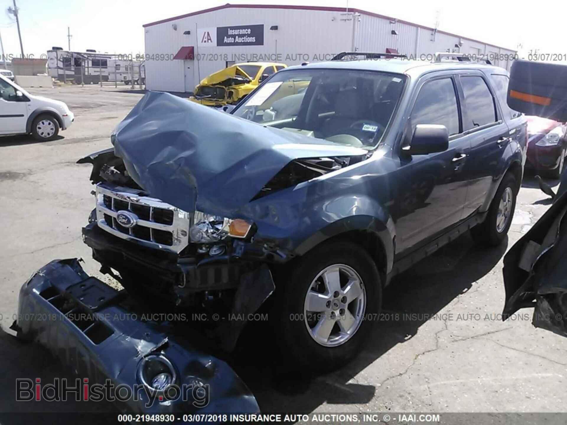 2011 Ford Escape - VIN: 1FMCU0D73BKC51168 - Фото 2