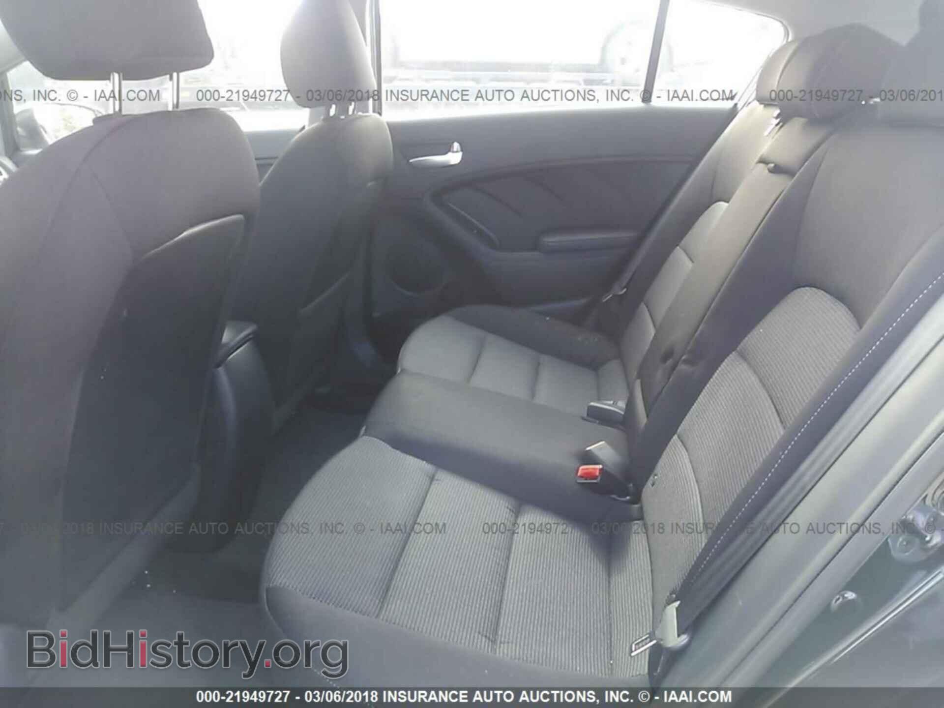 2017 Kia Forte - VIN: KNAFK5A80H5669628 - Photo 8