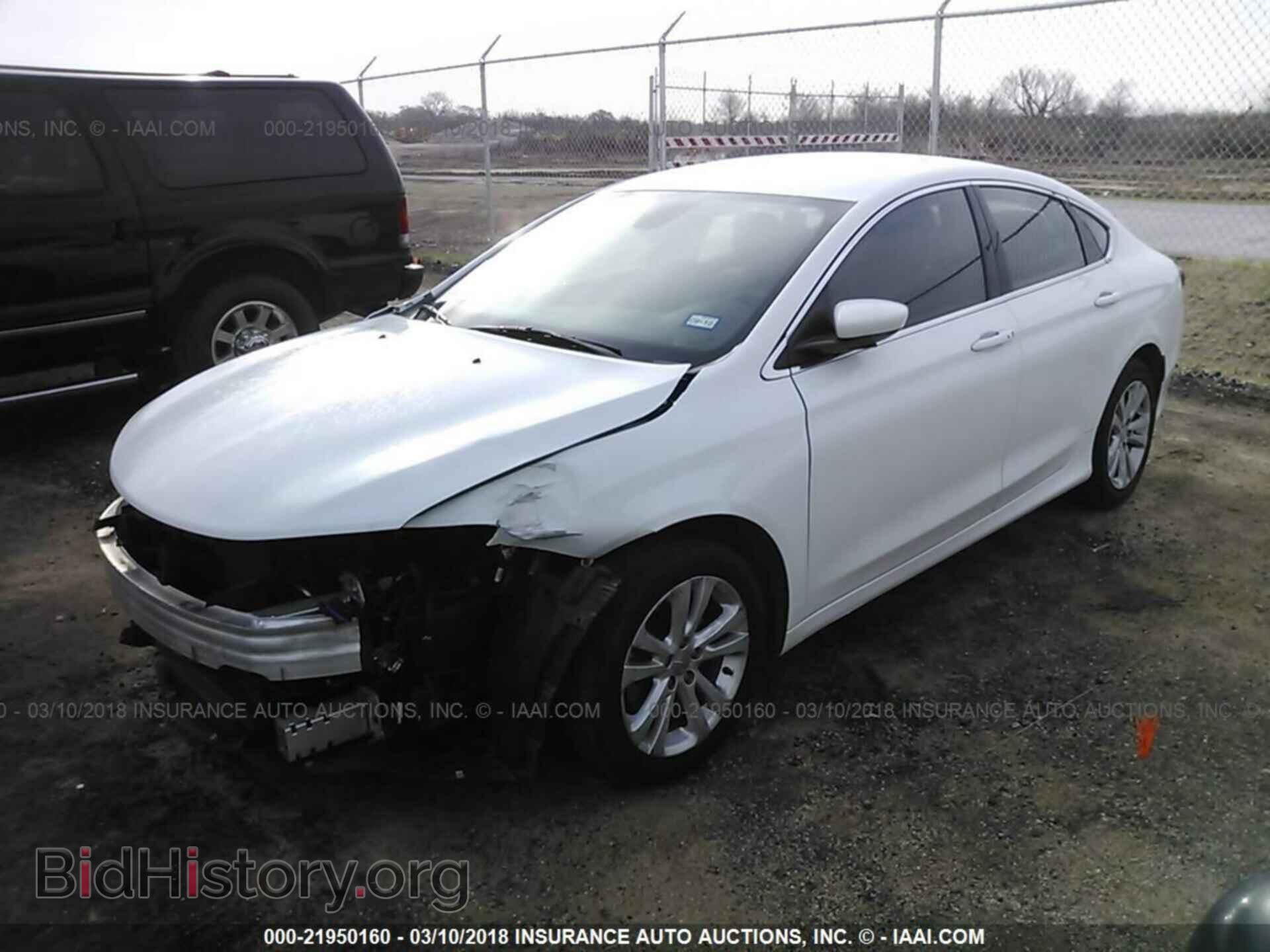2015 Chrysler 200 - VIN: 1C3CCCAB7FN691565 - Photo 2