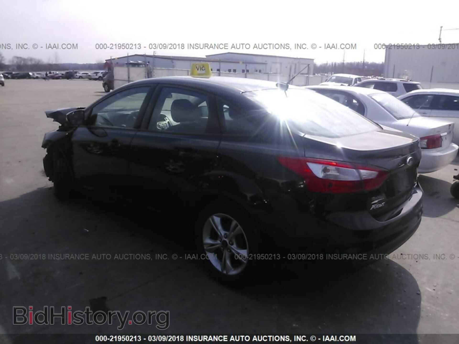 2014 Ford Focus - VIN: 1FADP3F28EL274775 - Photo 3
