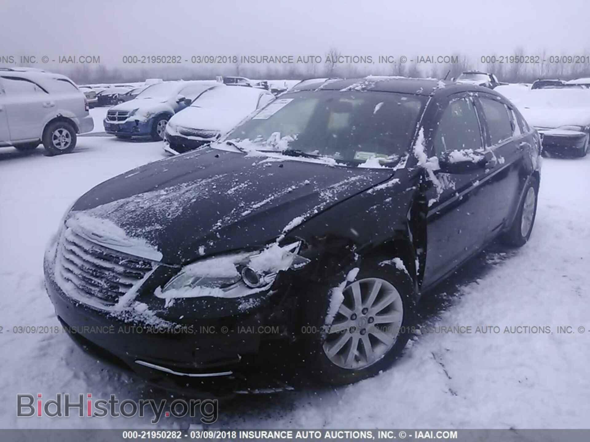 2013 Chrysler 200 - VIN: 1C3CCBBB1DN538685 - Фото 2
