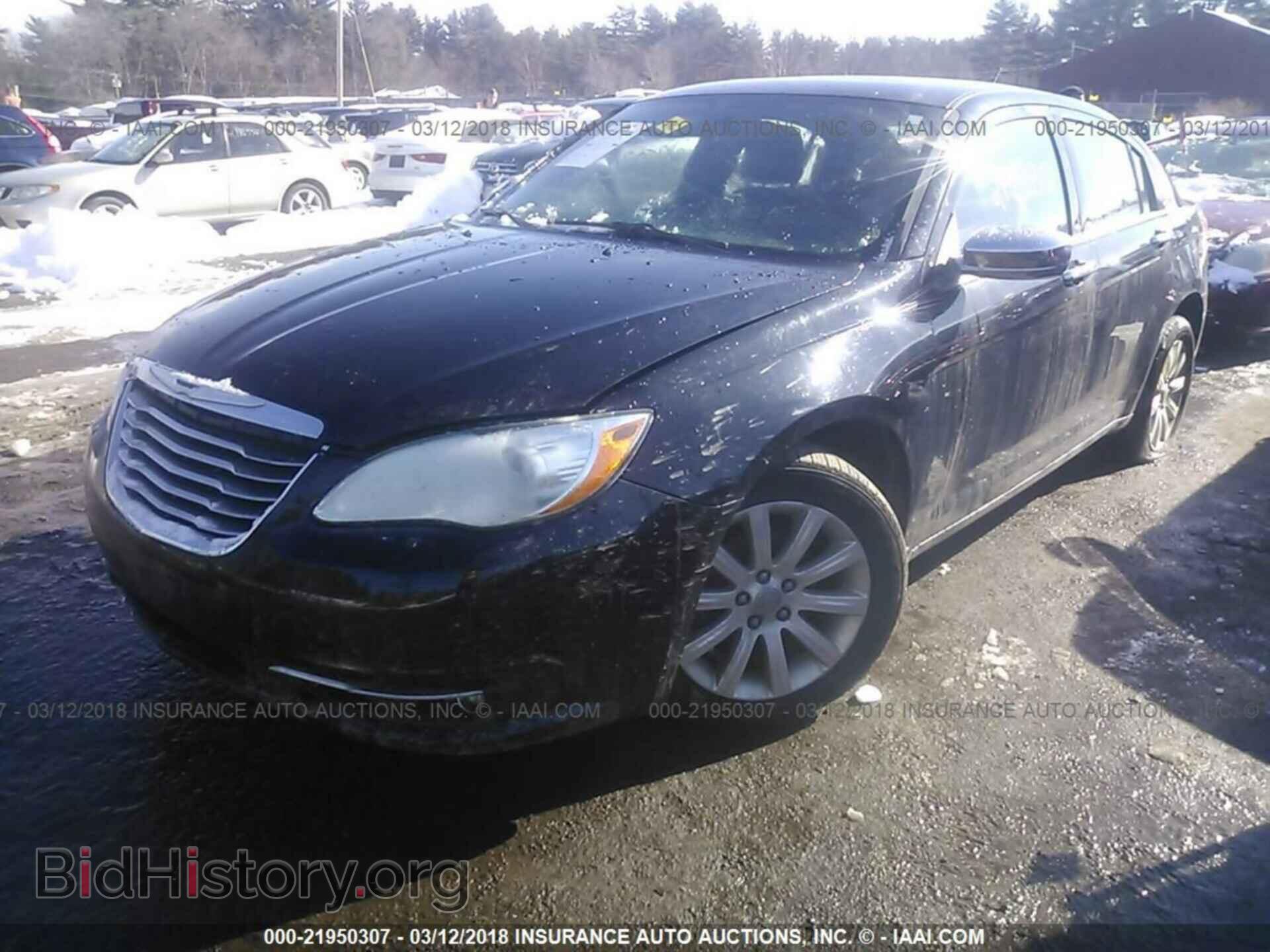 2013 Chrysler 200 - VIN: 1C3CCBCG2DN585752 - Фото 2