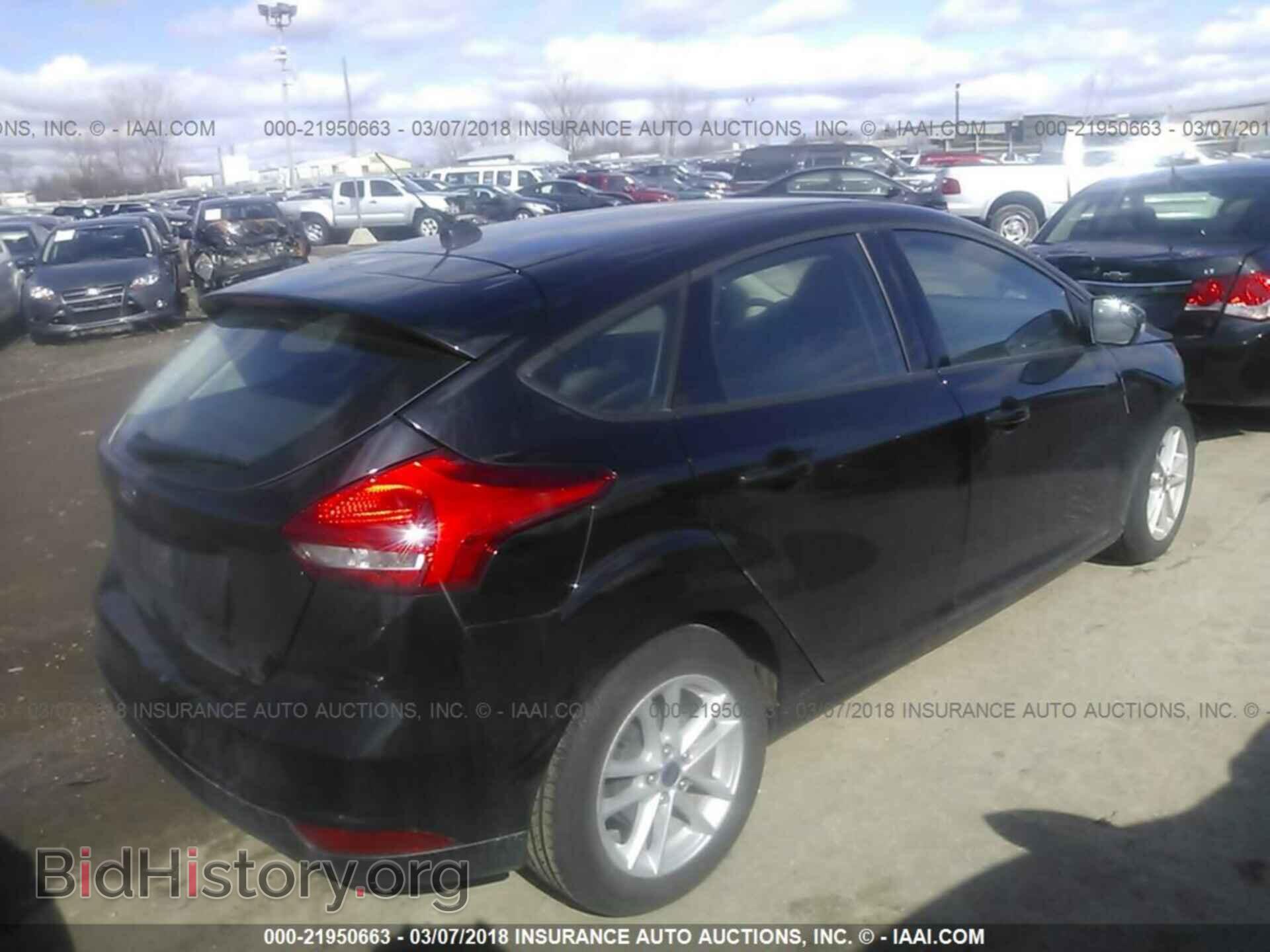 2017 Ford Focus - VIN: 1FADP3K20HL282783 - Photo 4