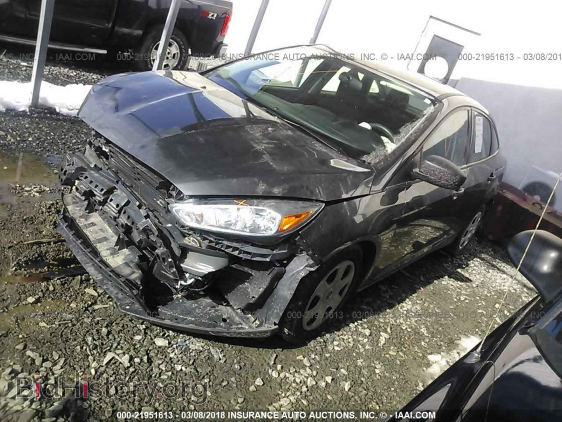 2016 Ford Focus - VIN: 1FADP3E26GL224431 - Фото 2