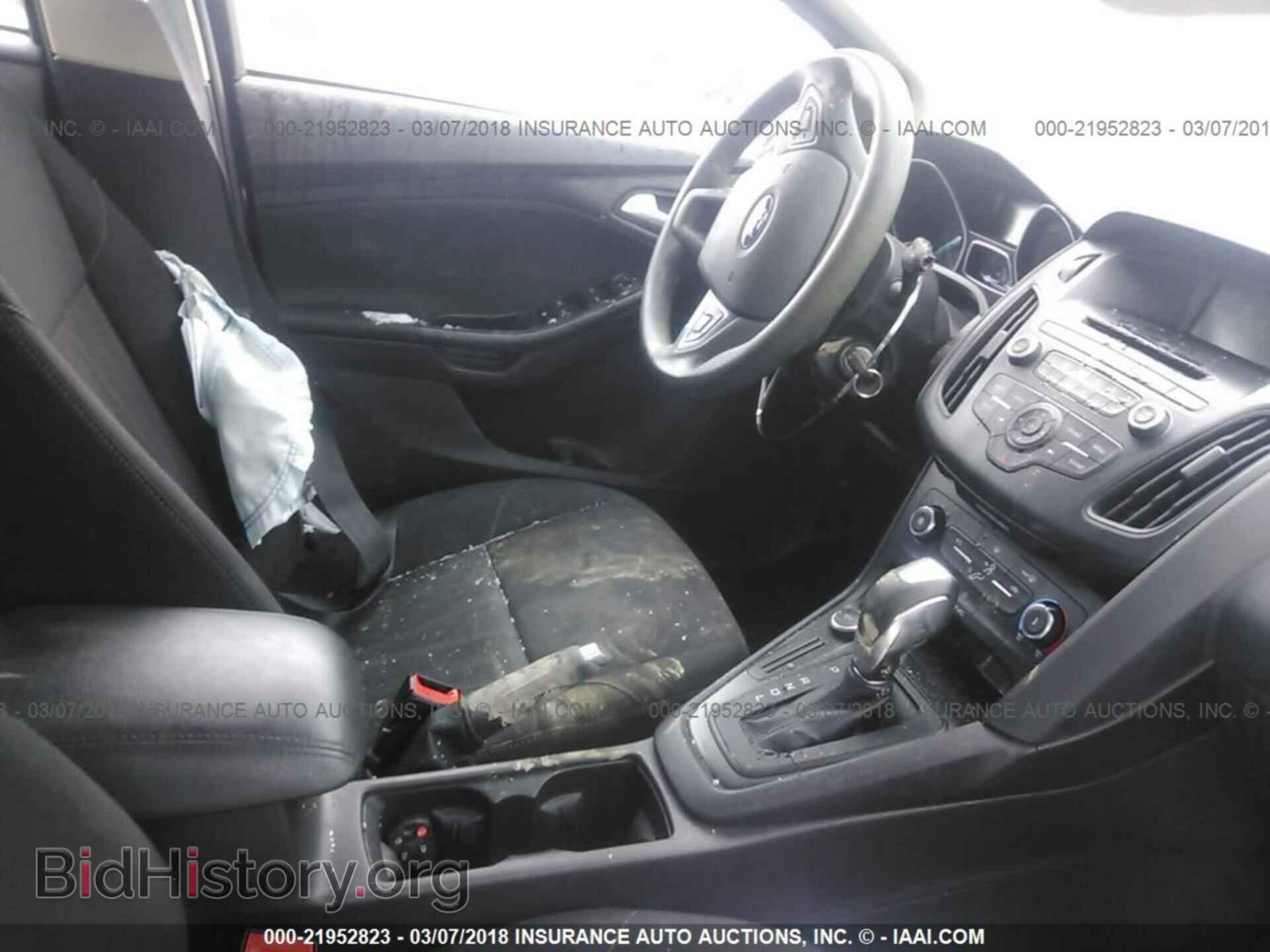 2016 Ford Focus - VIN: 1FADP3F21GL263507 - Photo 5
