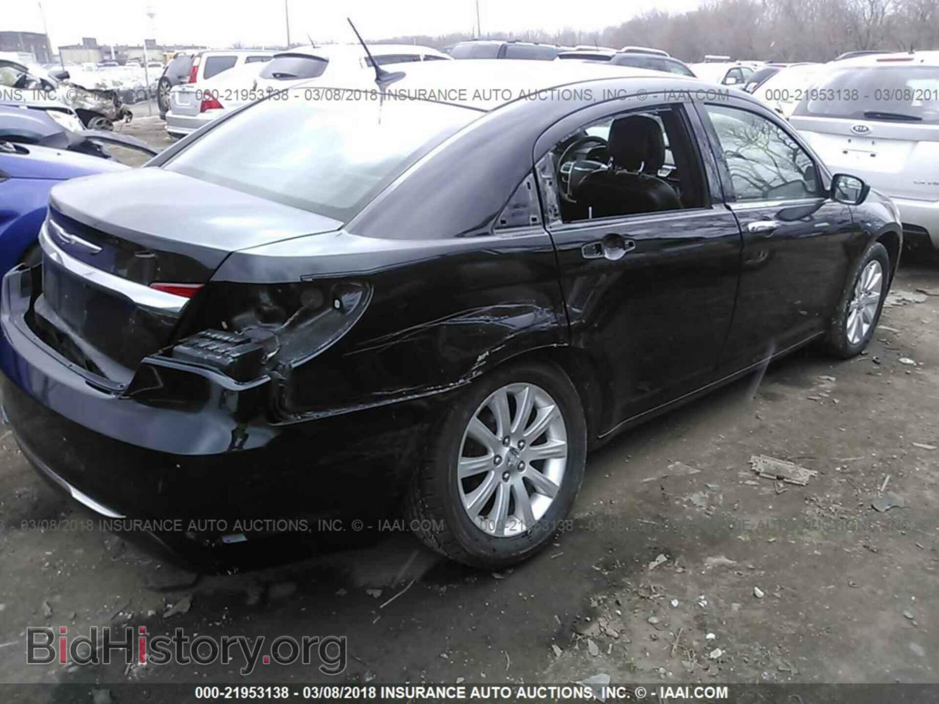 2013 Chrysler 200 - VIN: 1C3CCBCG3DN542974 - Photo 4
