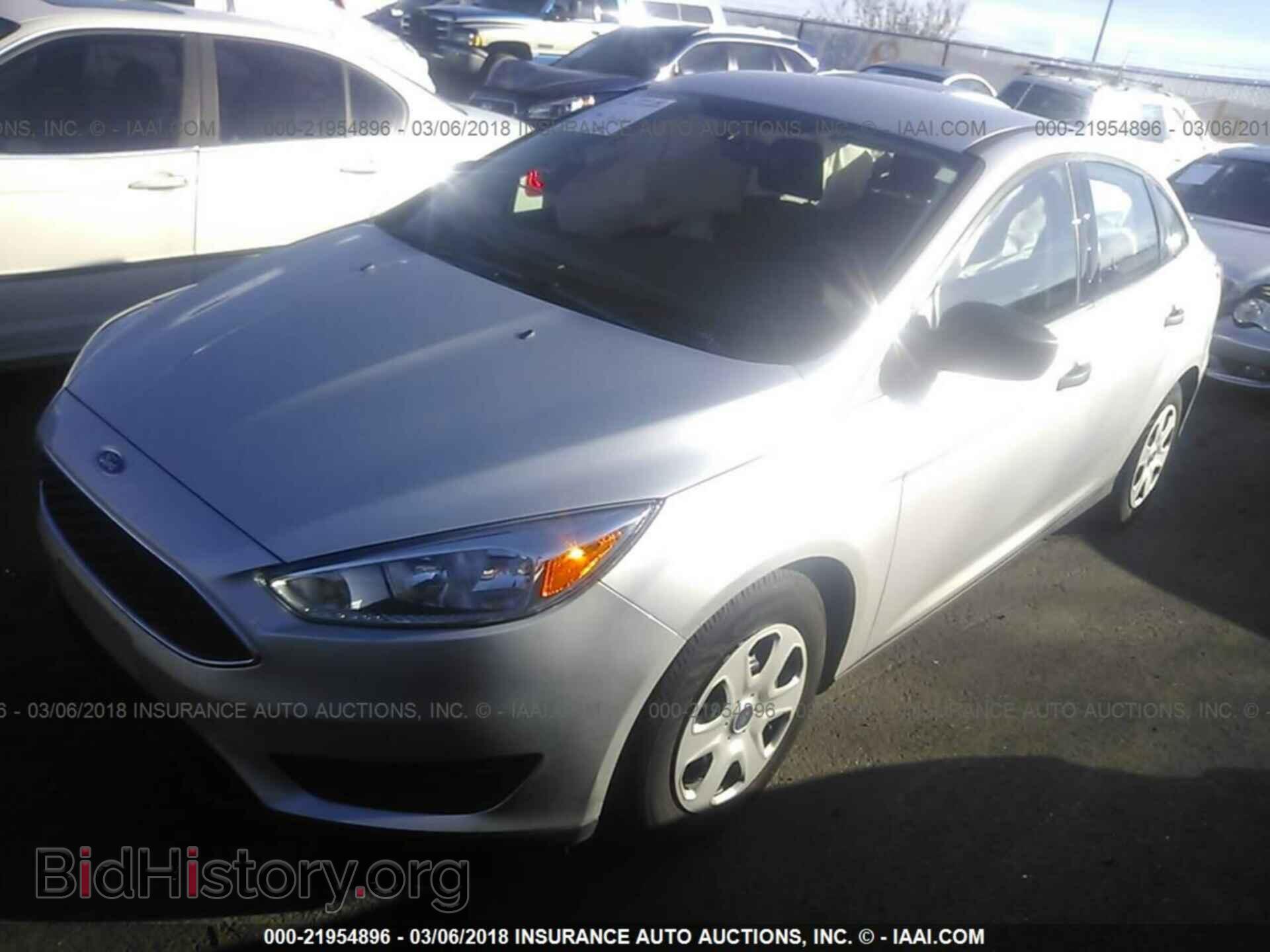 2017 Ford Focus - VIN: 1FADP3E25HL344657 - Photo 2