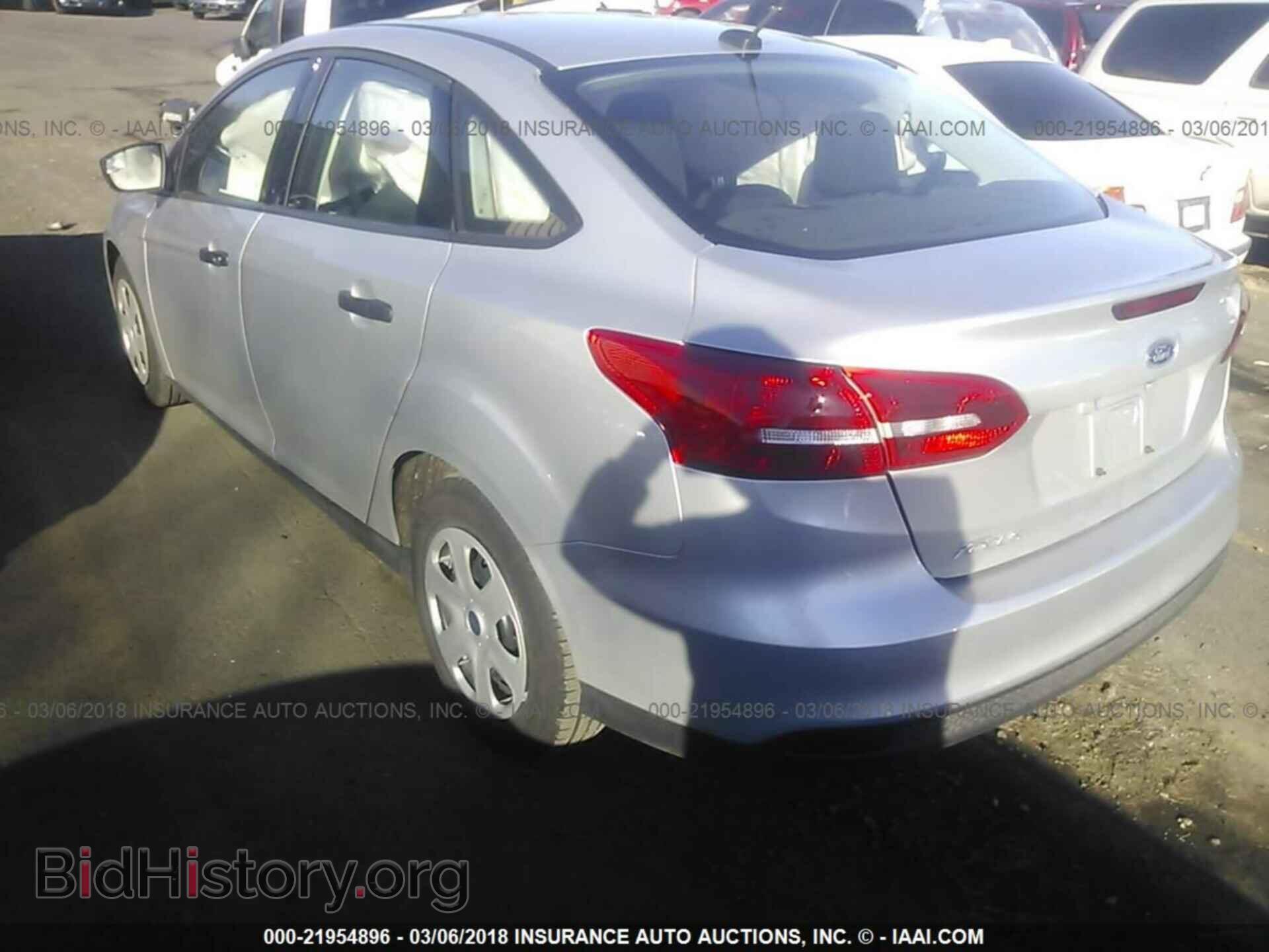 2017 Ford Focus - VIN: 1FADP3E25HL344657 - Photo 3